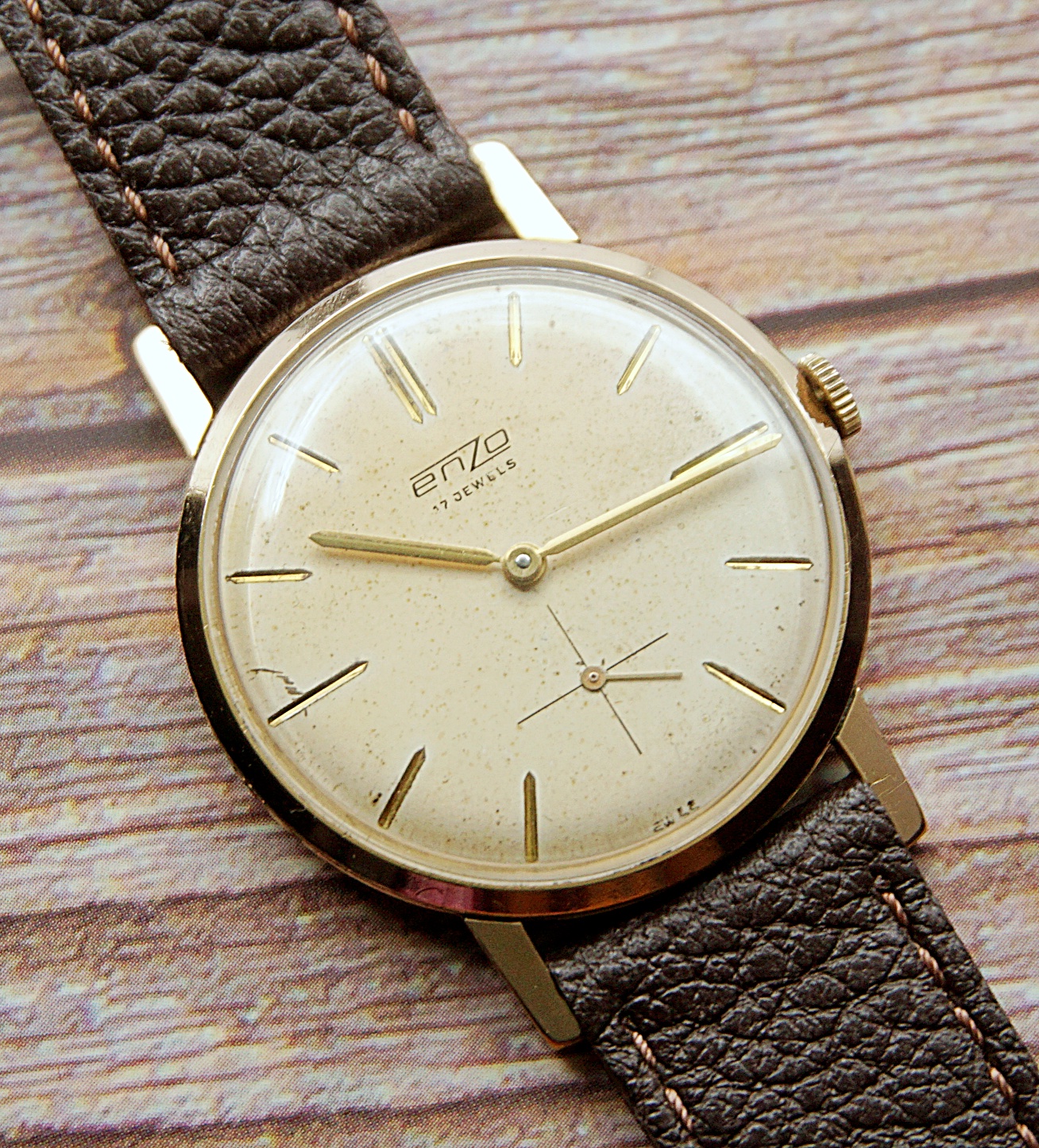 นาฬิกาเก่า ENZO ไขลานสองเข็มครึ่ง