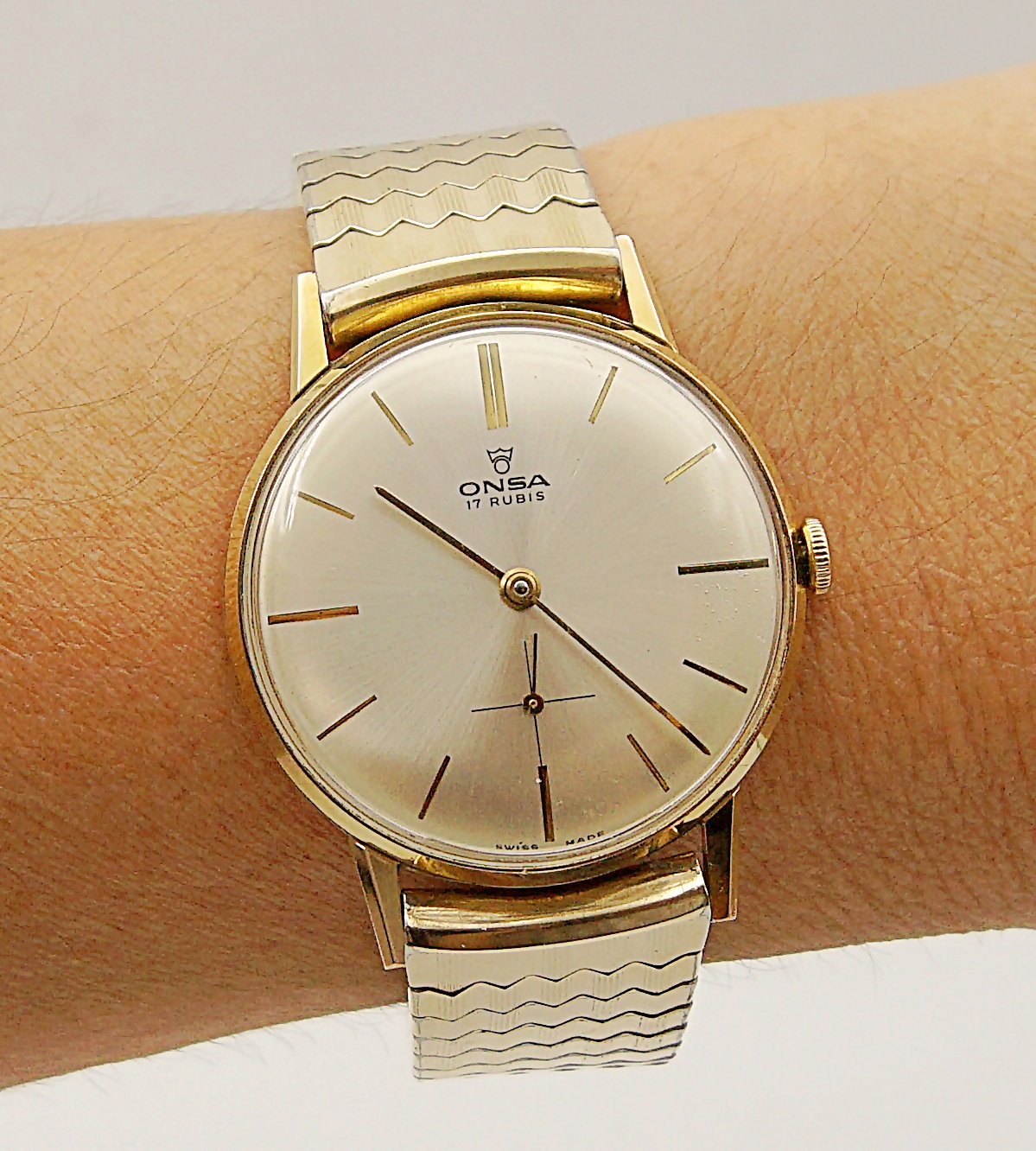 นาฬิกาเก่า ONSA ไขลานสองเข็มครึ่ง