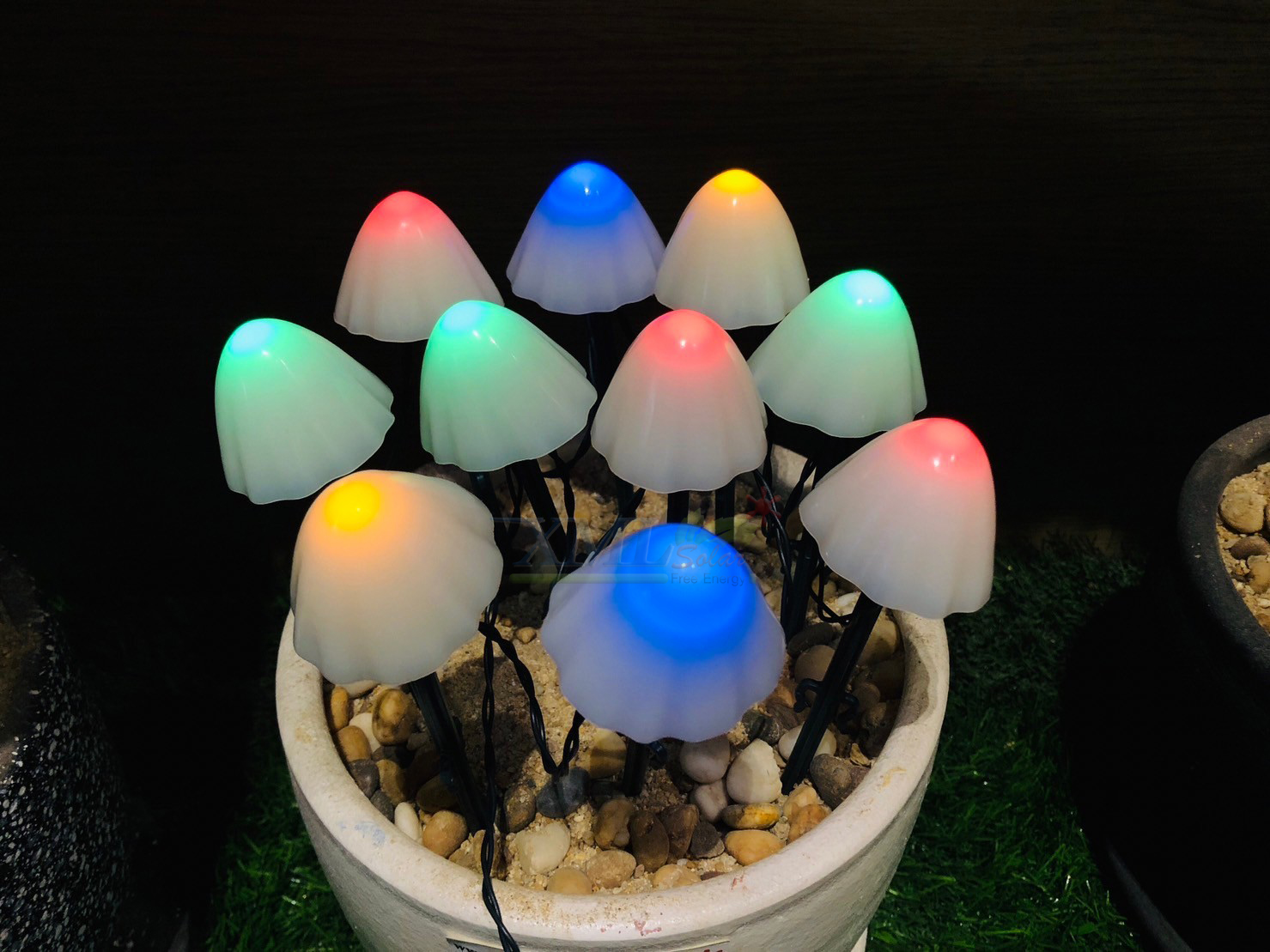 ไฟปักสนามโซล่าเซลล์ รูปเห็ด