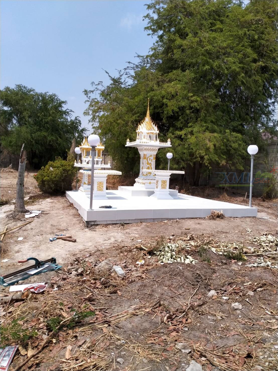 โคมไฟหัวเสาโซล่าเซลล์ ทรงกลมฐานสเเตนเลส (25 ซม.) + Remote (เปิดได้ 3 แสง)+AC