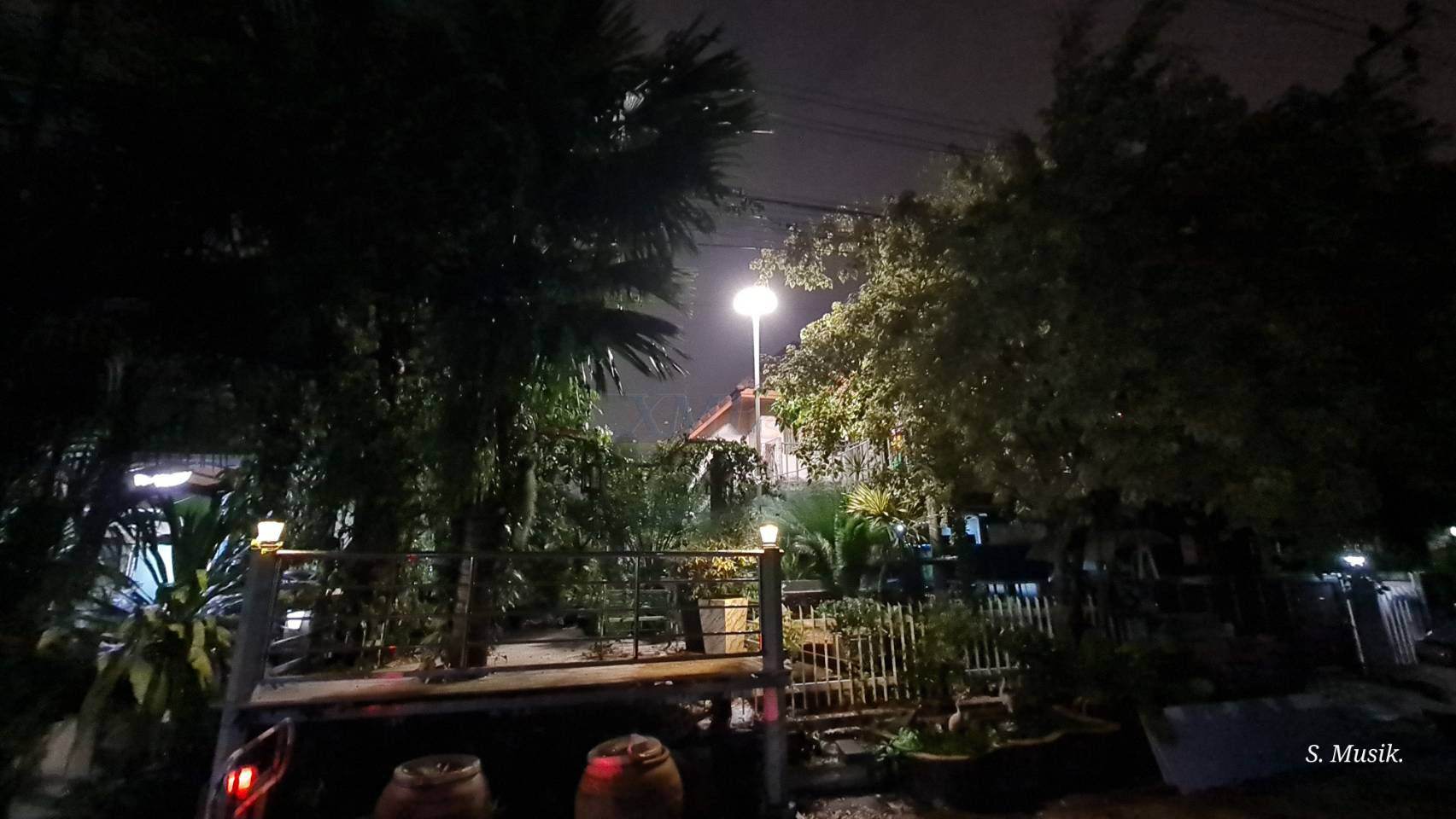 โคมไฟโซล่าเซลล์ UFO ทรงกลม (ขนาดใหญ่สุด 75 ซม.) (เปิดได้ 3 แสง) รุ่น MD-SLT38-500W