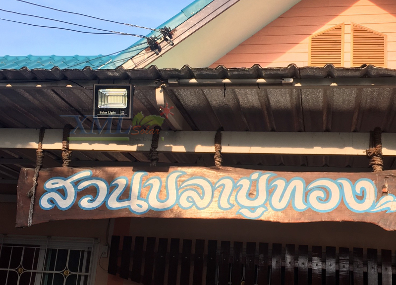 สปอร์ตไลท์โซล่าเซลล์ 40 W. รุ่นใหม่ JD8840L (แสง : ขาว)