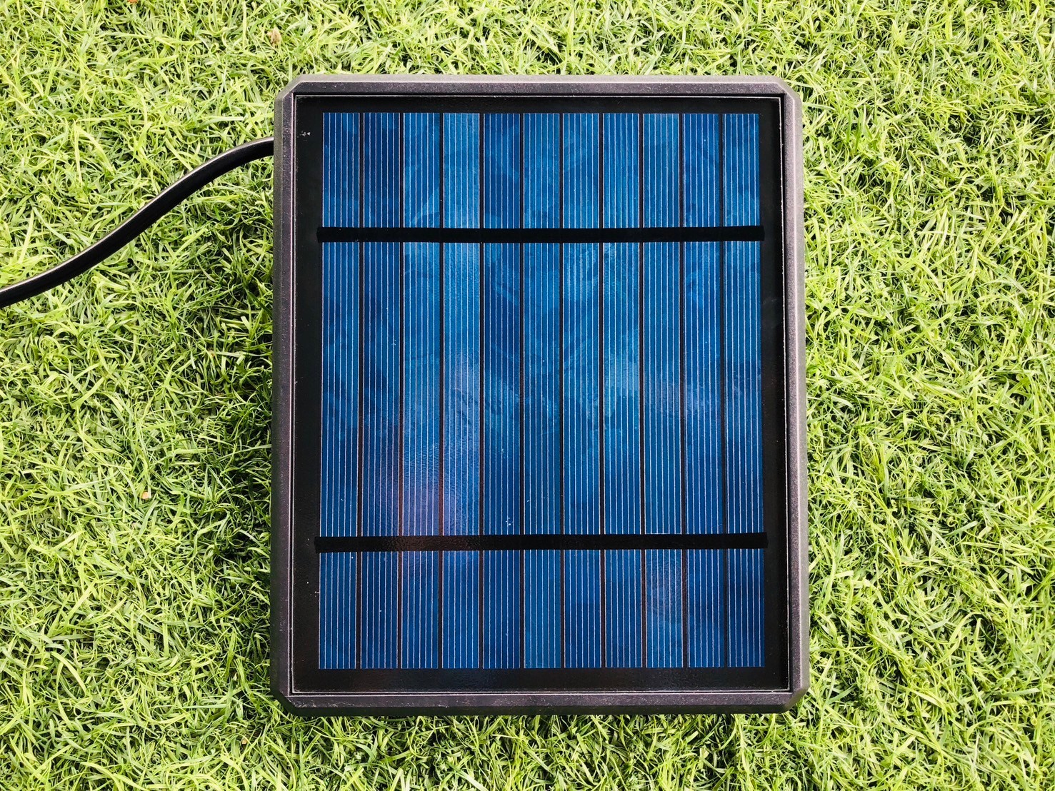 สปอร์ตไลท์ปักสนามโซล่าเซลล์ DC-16 รุ่น 2 หัว สาย 3 เมตร (แสง : เหลืองวอมไวท์)