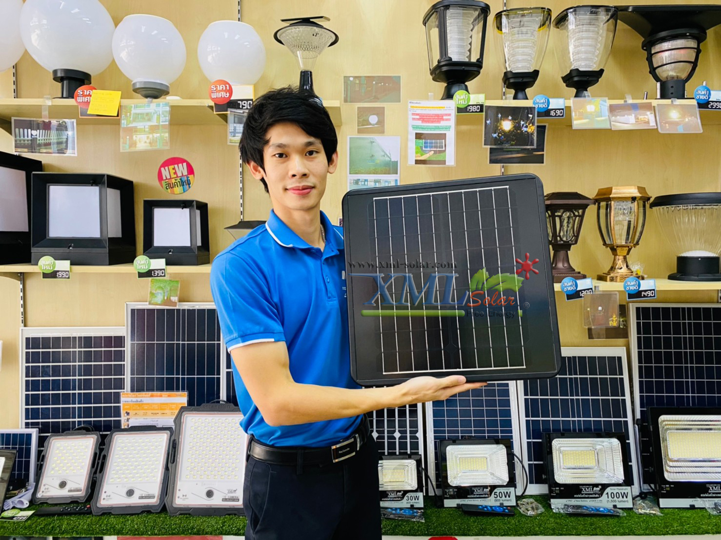 ชุดเสาพร้อมโคม SET B (โคมไฟโซล่าเซลล์ UFO SLT28-300W + เสาเหล็กดำสูง 2.82 เมตร)(แสงขาว)