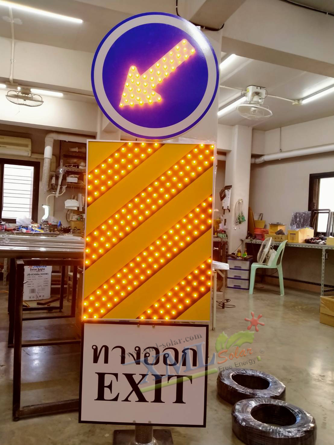 ป้ายไฟเตือนทางออกโซล่าเซลล์ (ไม่รวมเสา)