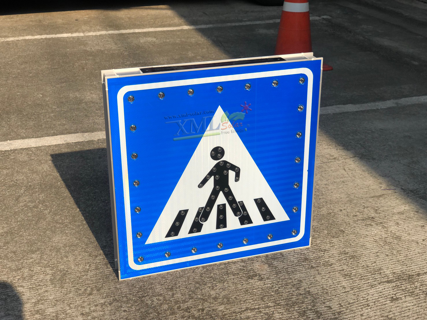 ป้ายไฟเตือนโซล่าเซลล์ คนข้ามถนน ใหม่