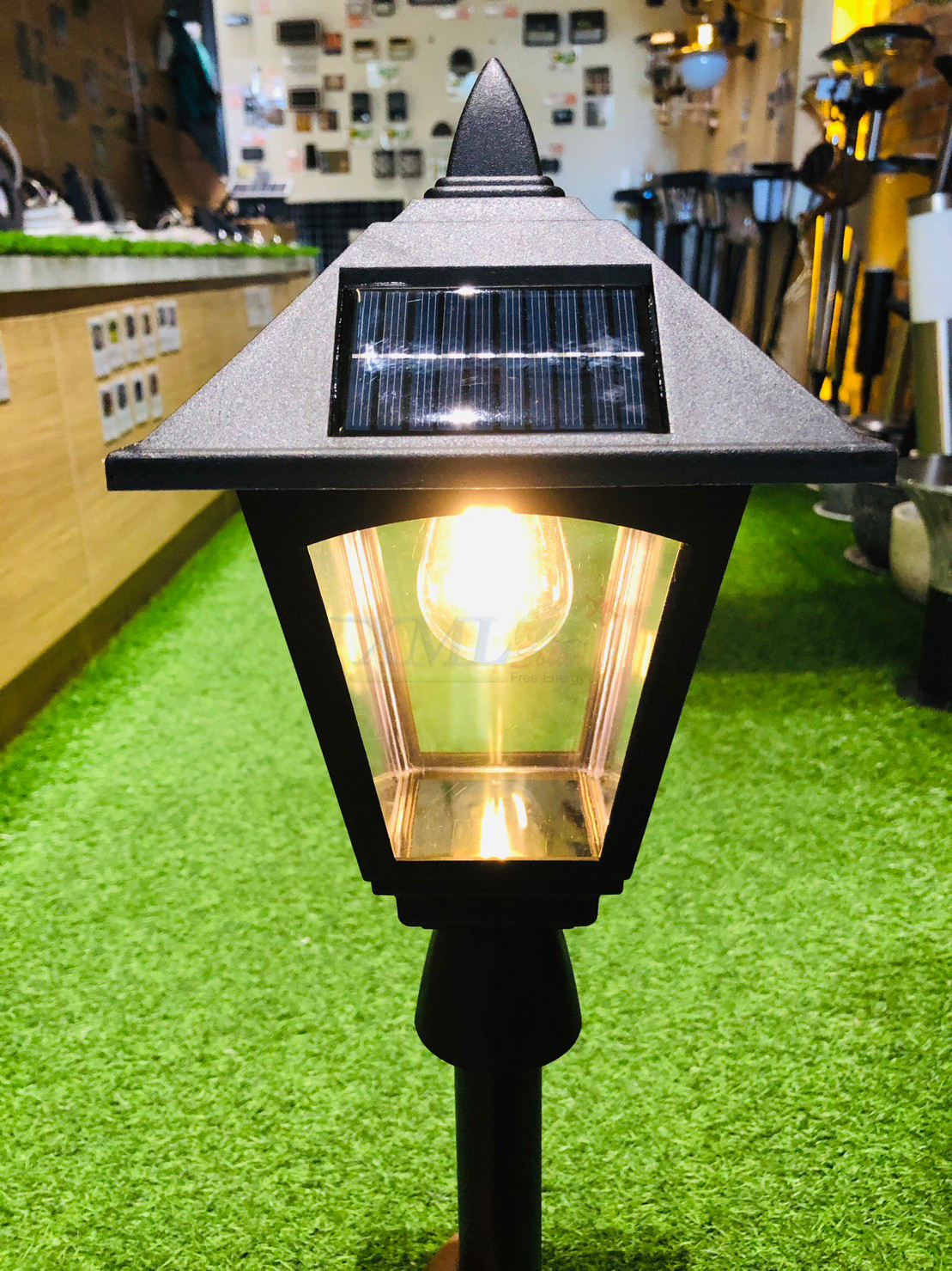 โคมไฟปักสนามโซล่าเซลล์ รุ่น MD-GFB-C (แสง : เหลืองวอมไวท์)