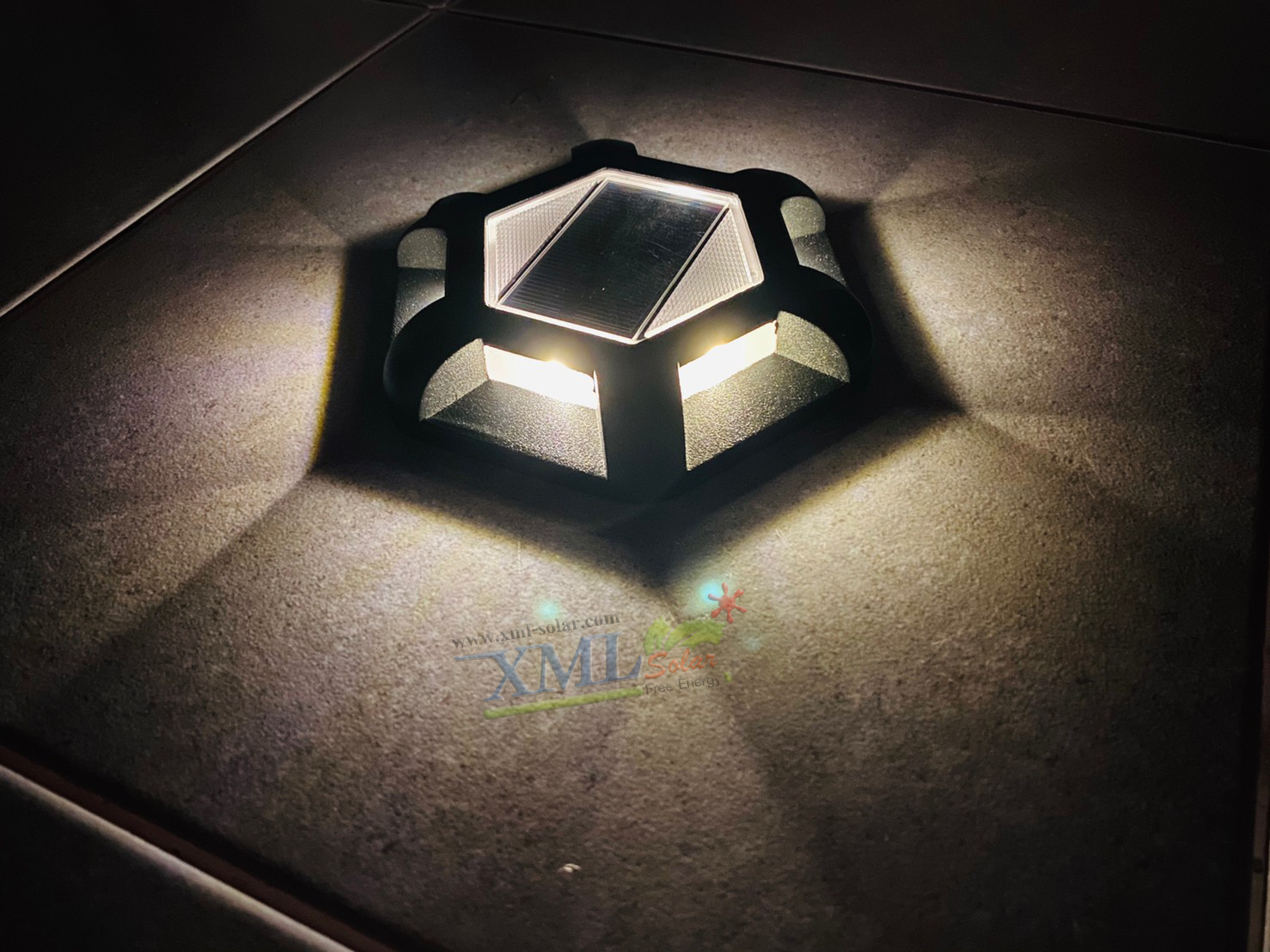 โคมไฟฝังพื้นโซล่าเซลล์ 6 LED รุ่น Black edition (เเสง : เหลืองวอมไวท์)