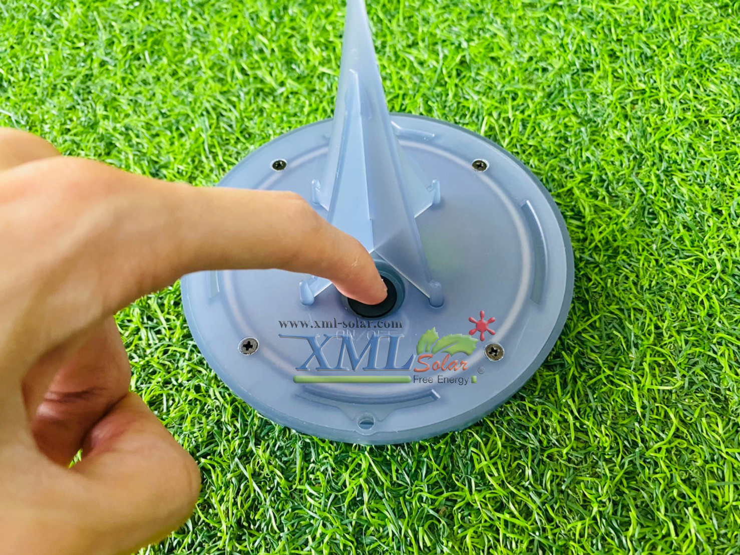 โคมไฟฝังพื้นโซล่าเซลล์ 8 LED ทรงกลม (เเสง : เหลืองวอมไวท์) 1 แถม 1