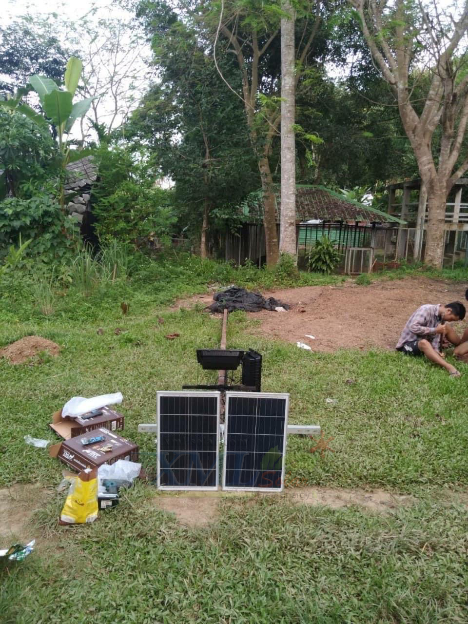 ไฟสปอตไลท์โซล่าเซลล์ 200 Watt กล่องสีน้ำตาล (เปิดได้ 3 แสง)