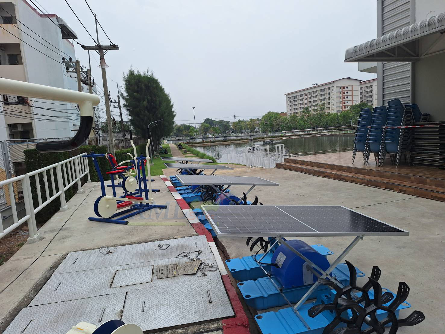 กังหันตีน้ำโซล่าเซลล์ รุ่นช้างน้อย 4 ใบพัด 3 ทุ่น