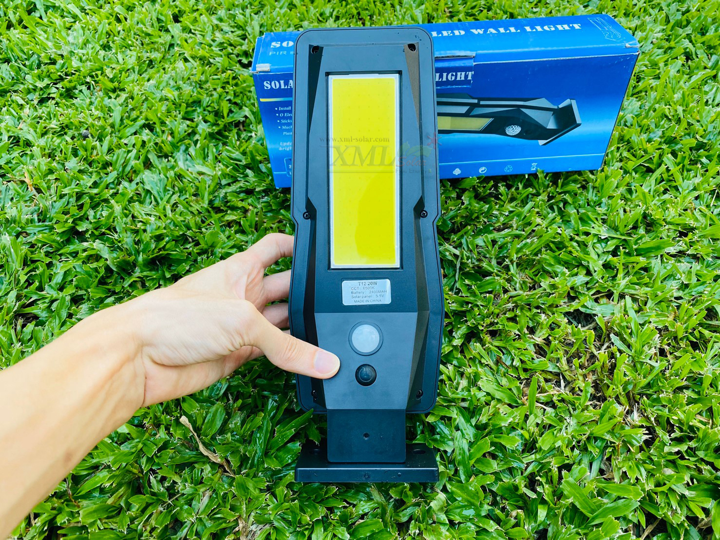 โคมไฟโซล่าเซลล์ รุ่น COB Led + Motion Sensor (ไม่มีคนผ่านไฟดับ)(แสง : ขาว)