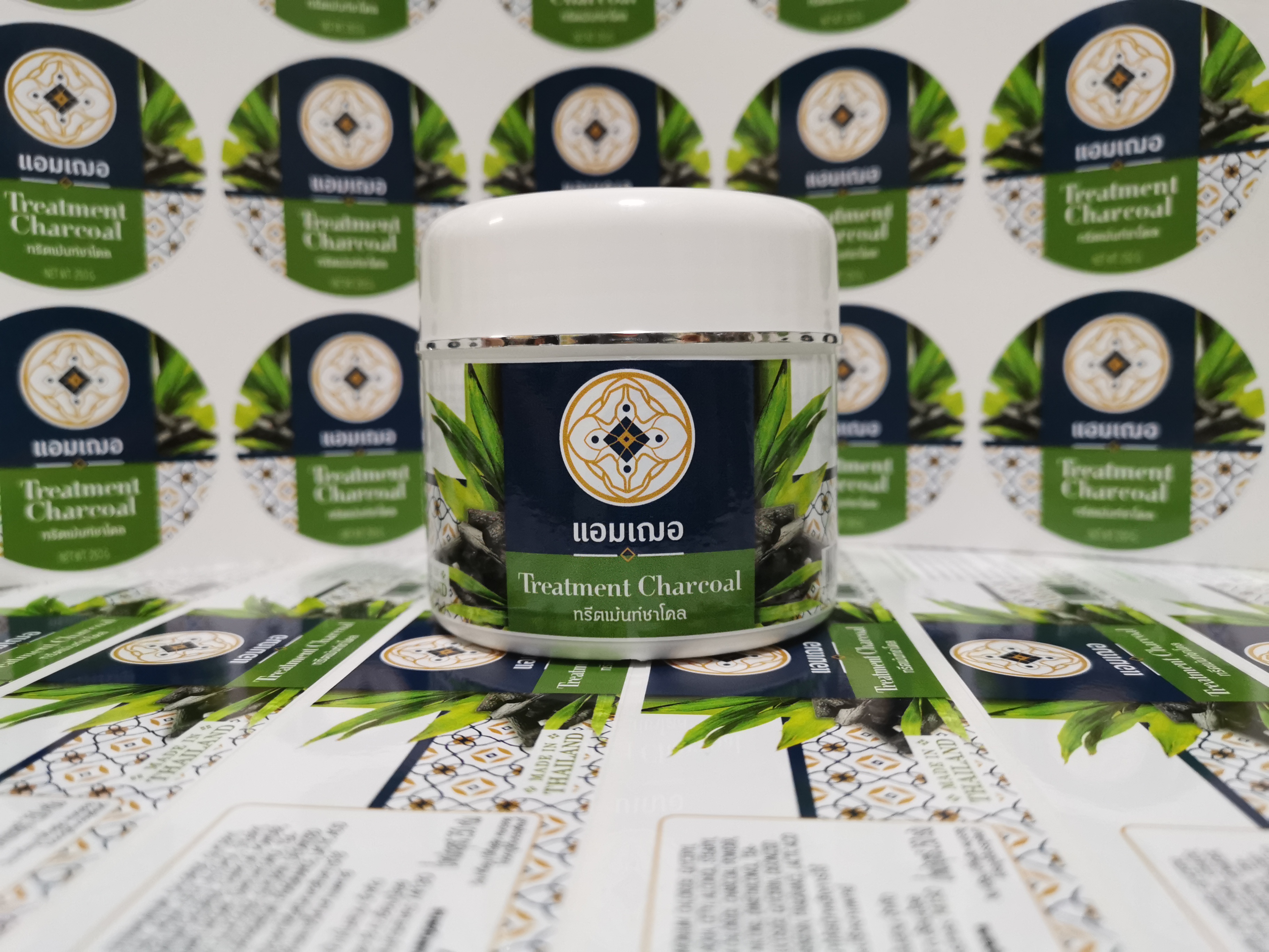 สติ๊กเกอร์พีวีซีขาวเงา