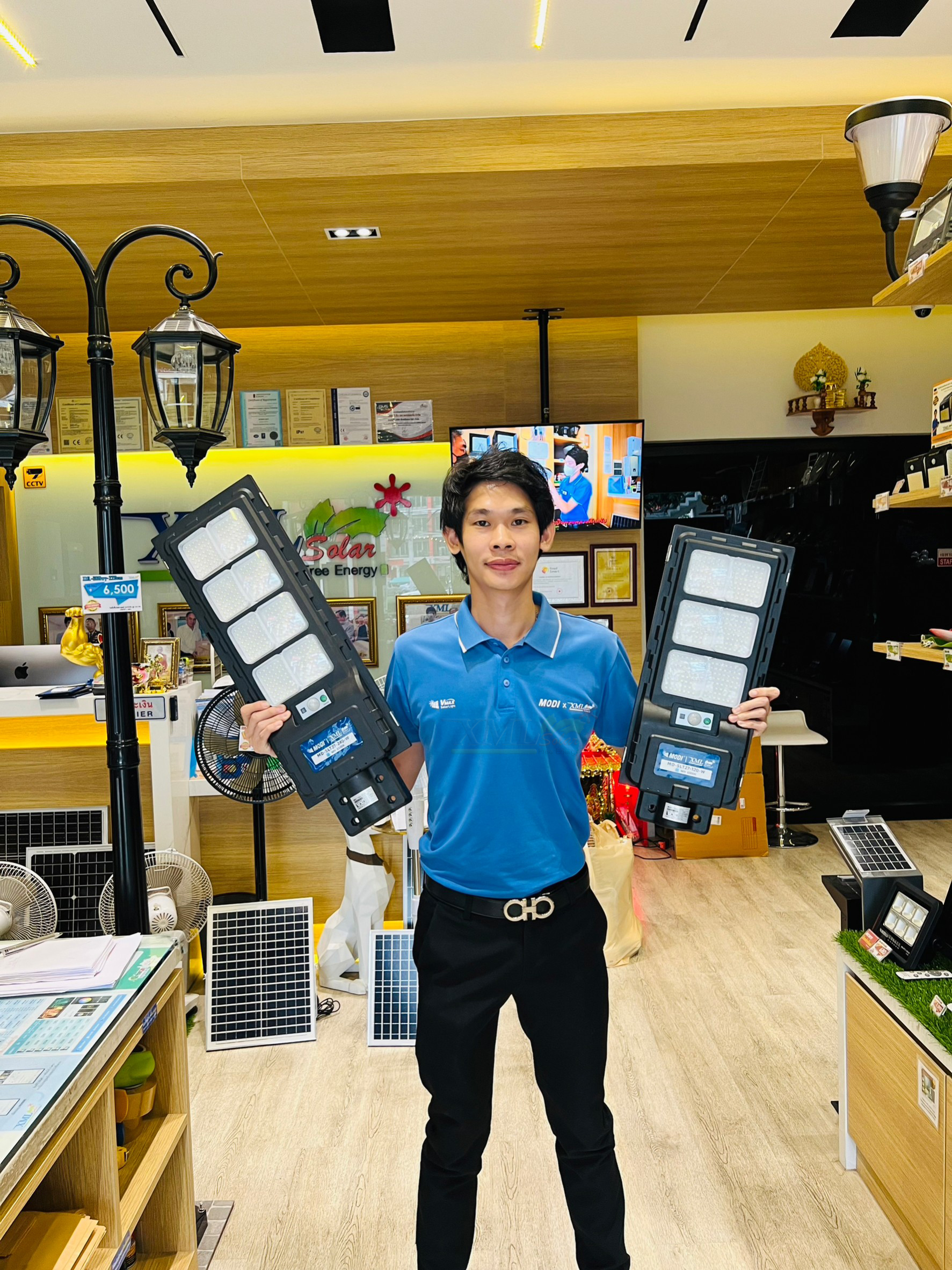 โคมไฟถนนโซล่าเซลล์ รุ่น MD-SLT27 (แสง : ขาว)(ระบบสว่างค้าง) (120w / 240w)