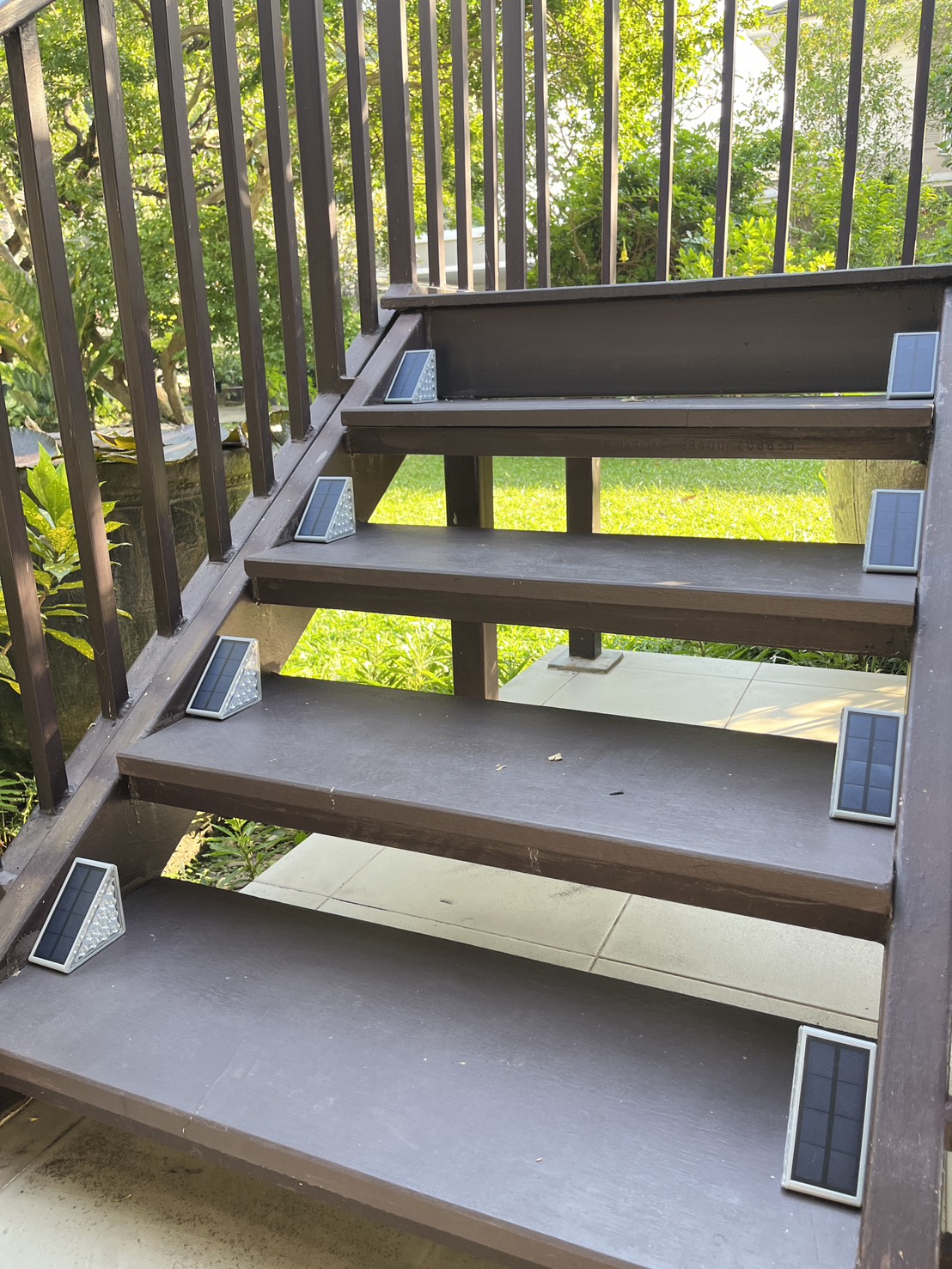 ไฟบันไดโซล่าเซลล์ ทรงสามเหลี่ยม รุ่น LSXML-193 (1 แถม 1)