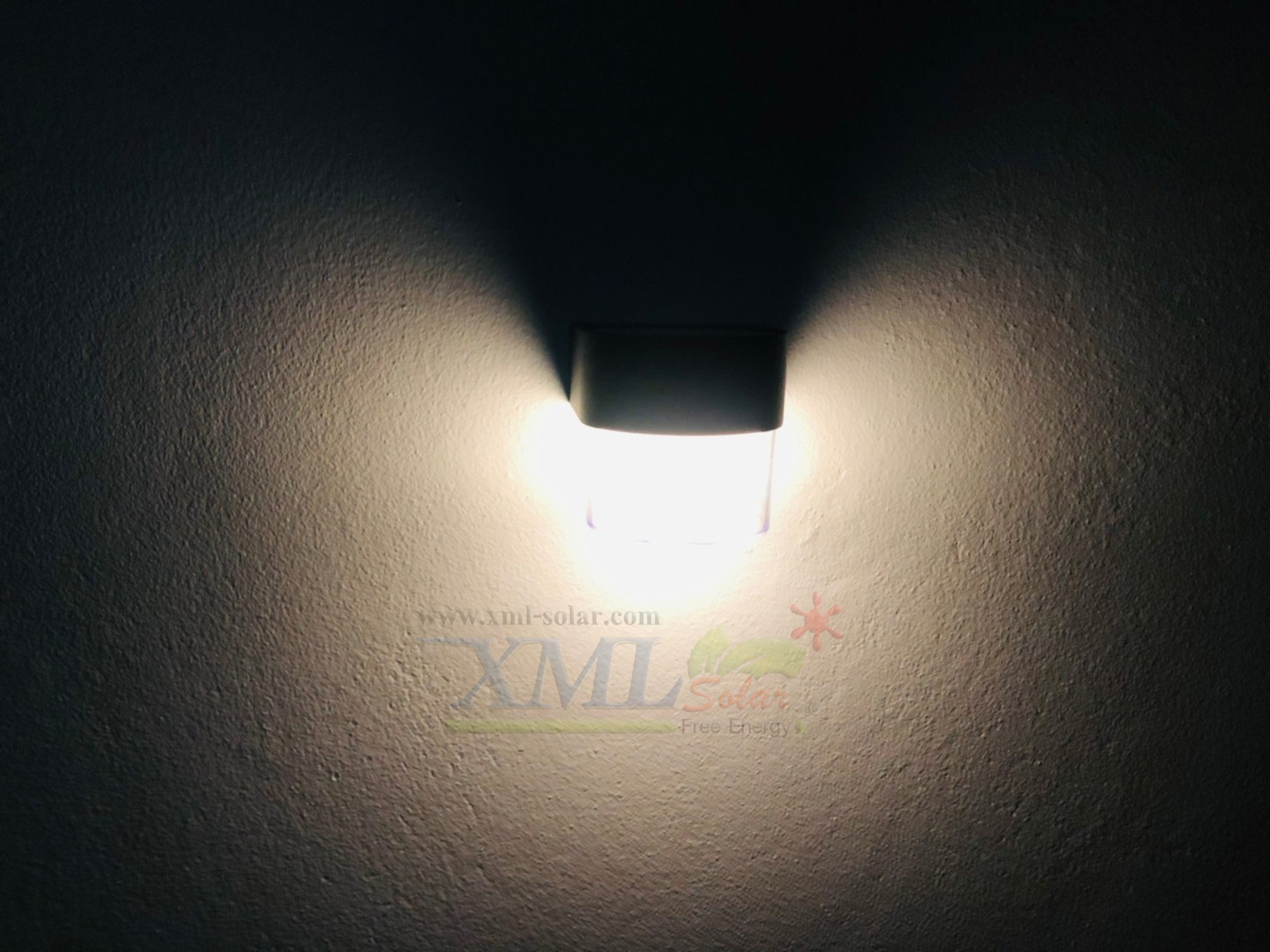 โคมไฟโซล่าเซลล์ ติดผนัง สไตล์มินิมอล รุ่น ทรงกลม (เปิดได้ 2 แสง)