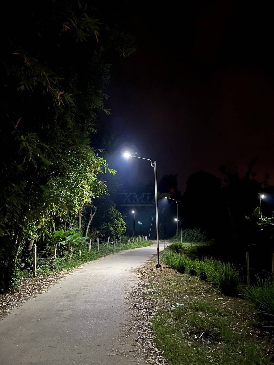 โคมไฟถนนโซล่าเซลล์ 400W รุ่น MD-SLT30-400W (แสง : ขาว)