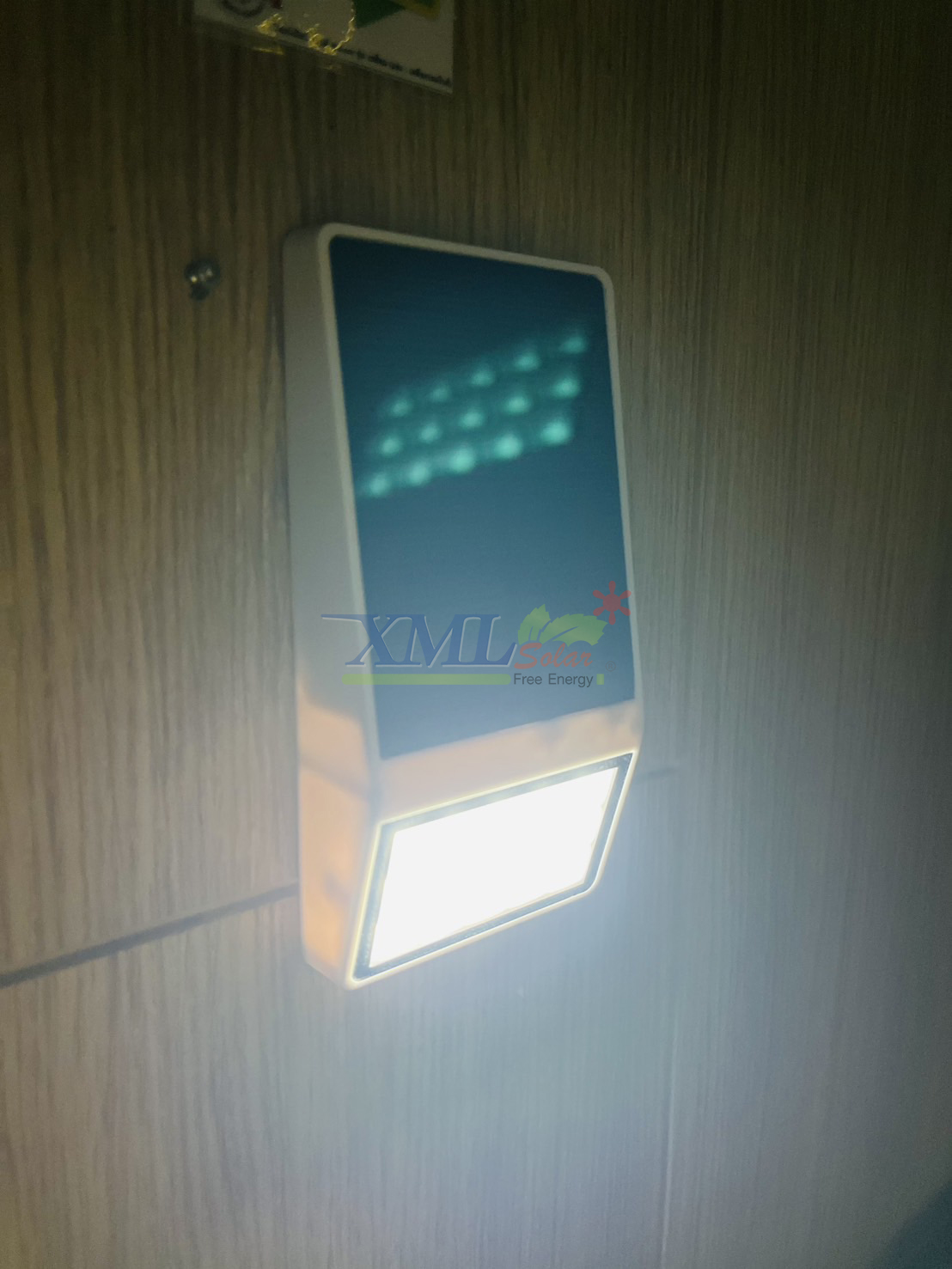 โคมไฟโซล่าเซลล์ ติดผนัง 15 SMD LED (ตัวแบน ขาว) (เเสง : ขาว) (1 แถม 1)