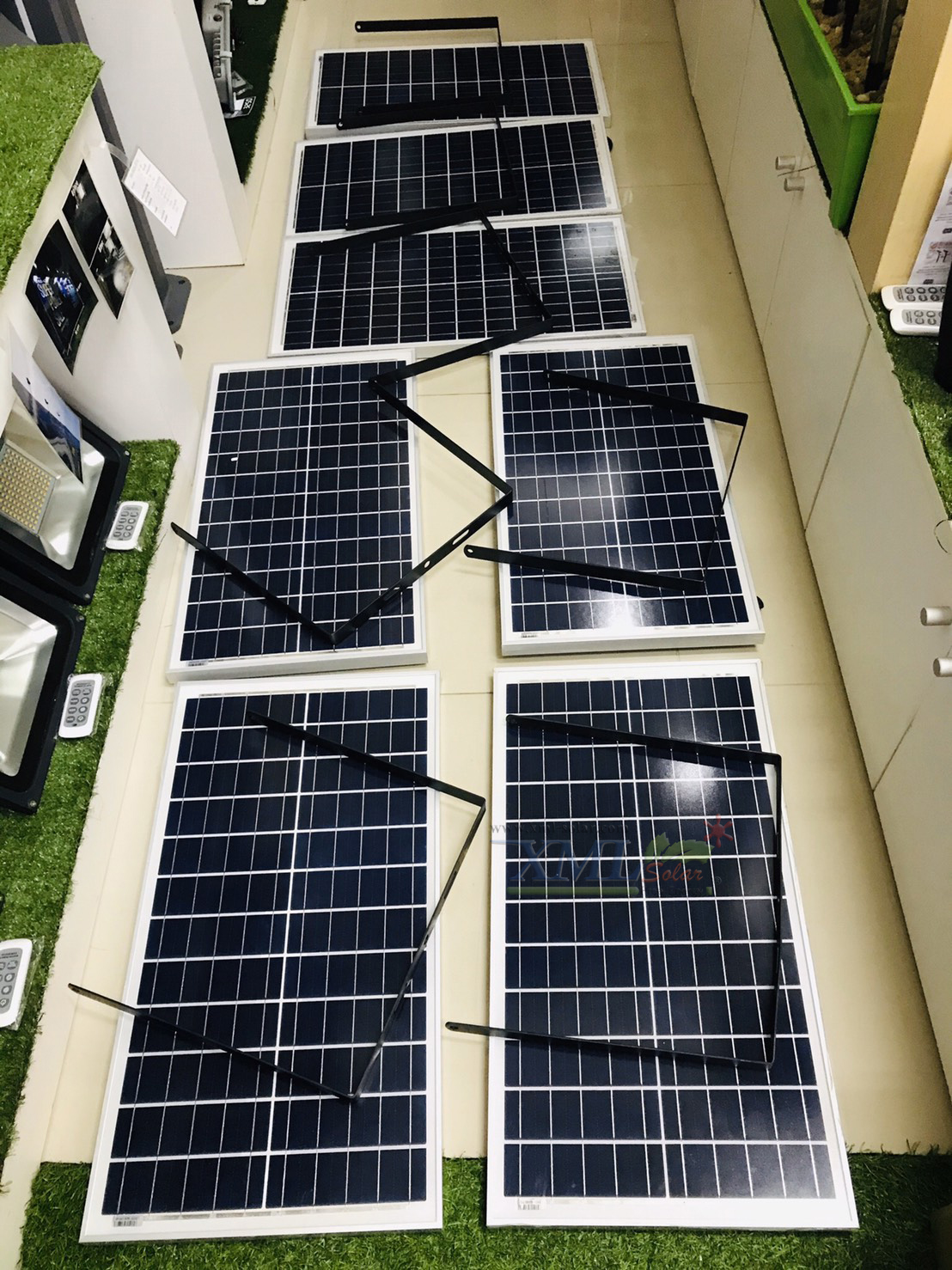 ไฟสปอตไลท์โซล่าเซลล์ 300 W. รุ่น Modi x XML ไซต์ใหญ่ (เเสง : ขาว)