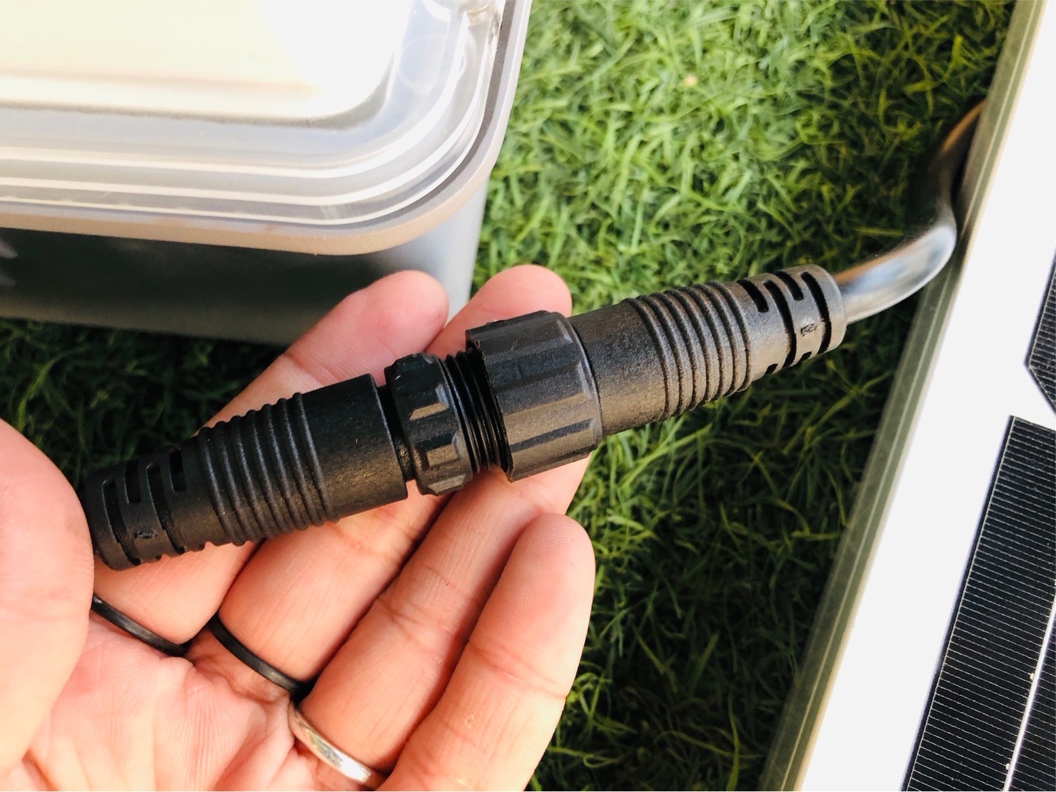 โคมไฟถนนโซล่าเซลล์ Series Y แผงเเยกโคมได้ (6,400Lumens + แผง 100 W) (แสง : ขาว)