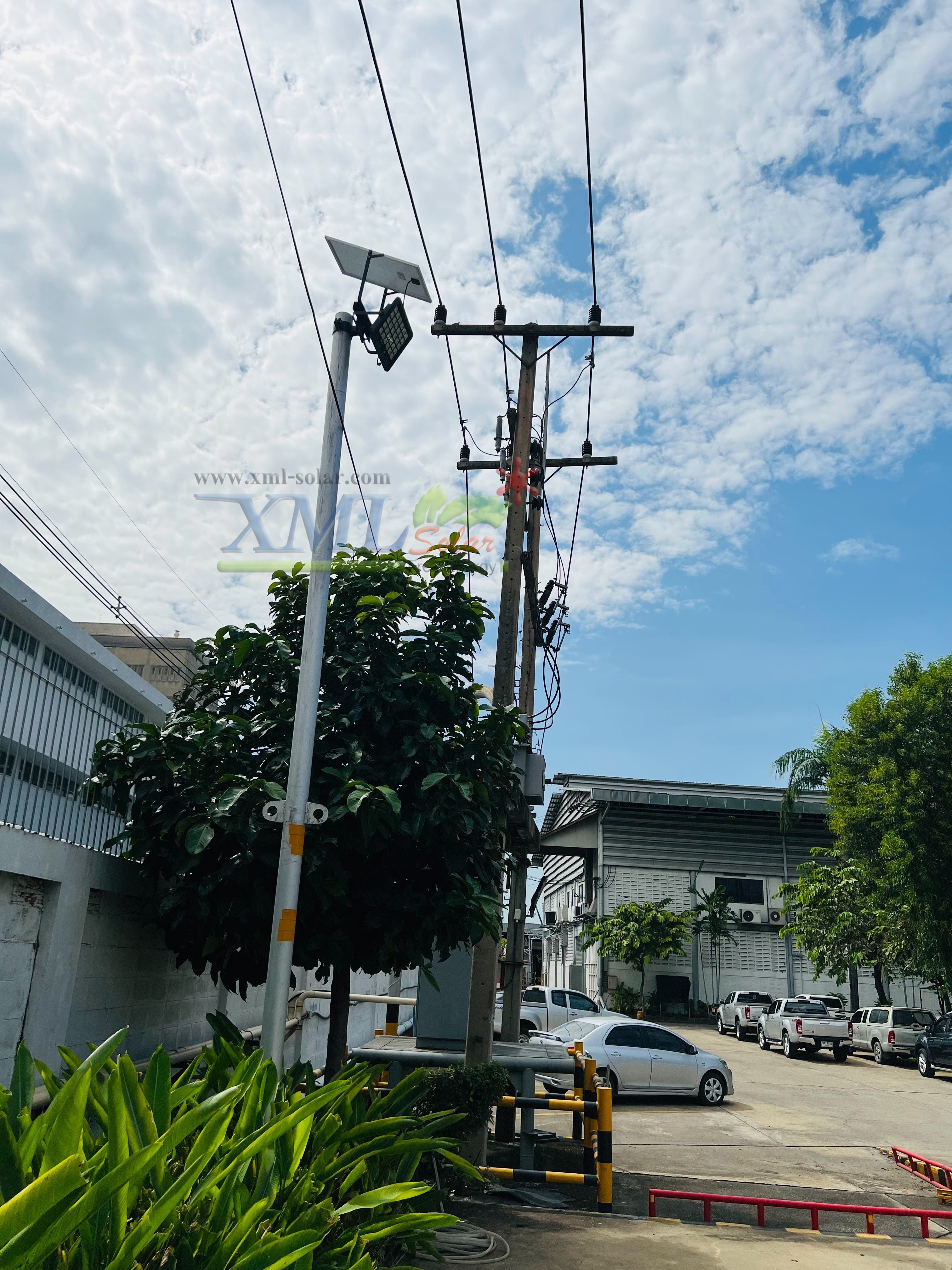 ไฟสปอตไลท์โซล่าเซลล์ 400 W. รุ่น Modi x XML ไซต์ใหญ่ (เเสง : ขาว)