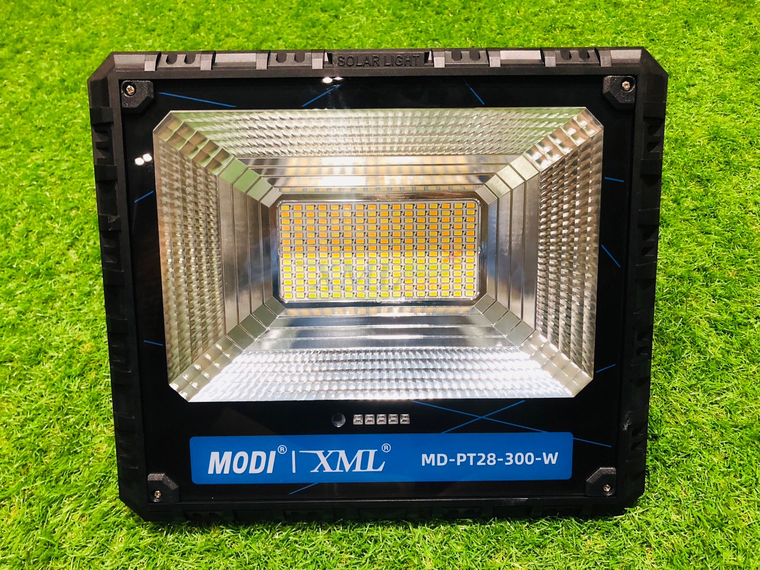 ไฟสปอตไลท์โซล่าเซลล์ 50W / 80W / 120W / 200W / 300W / 400W รุ่น MD-PT28