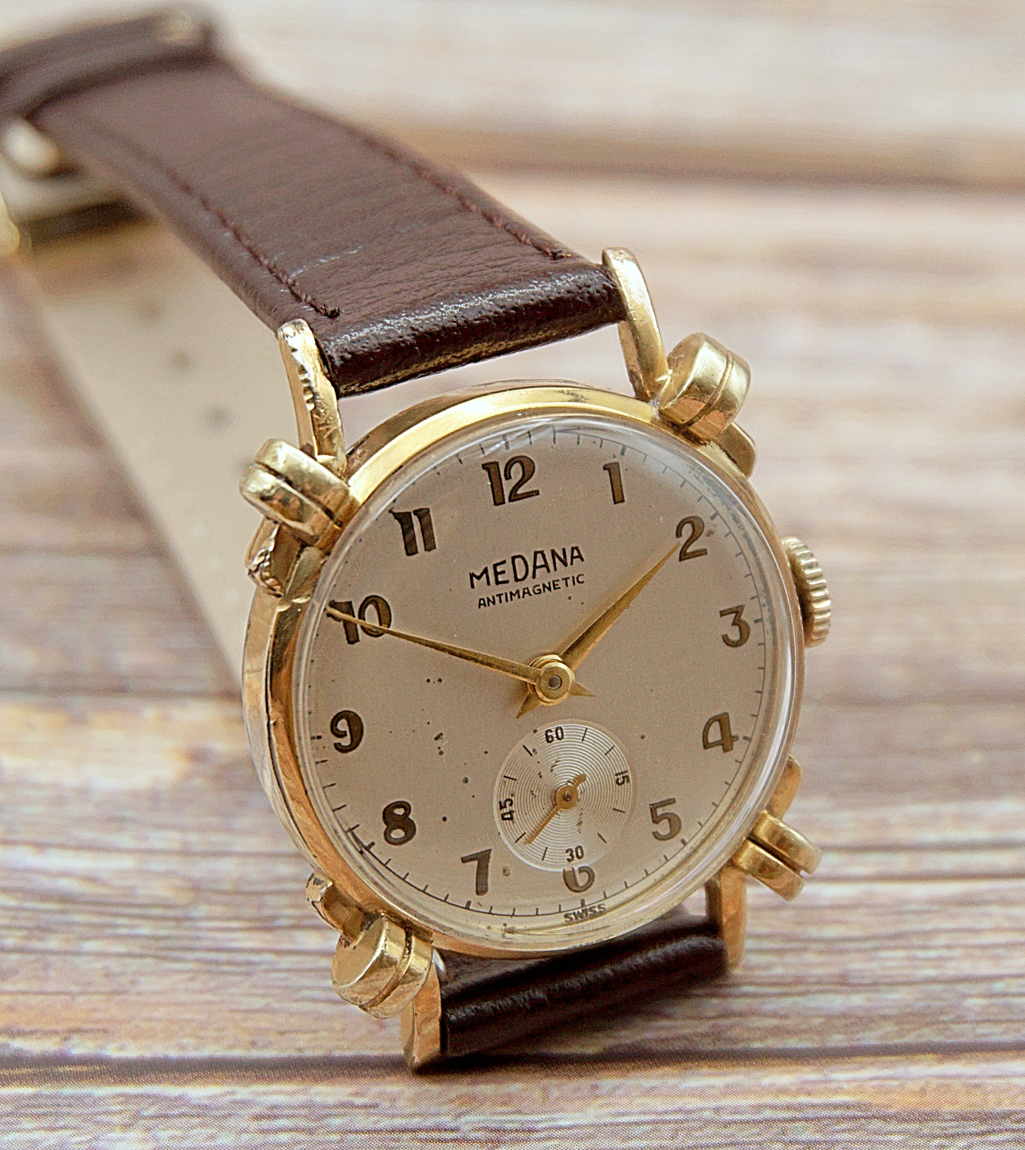 นาฬิกาเก่า MEDANA ไขลานสองเข็มครึ่ง