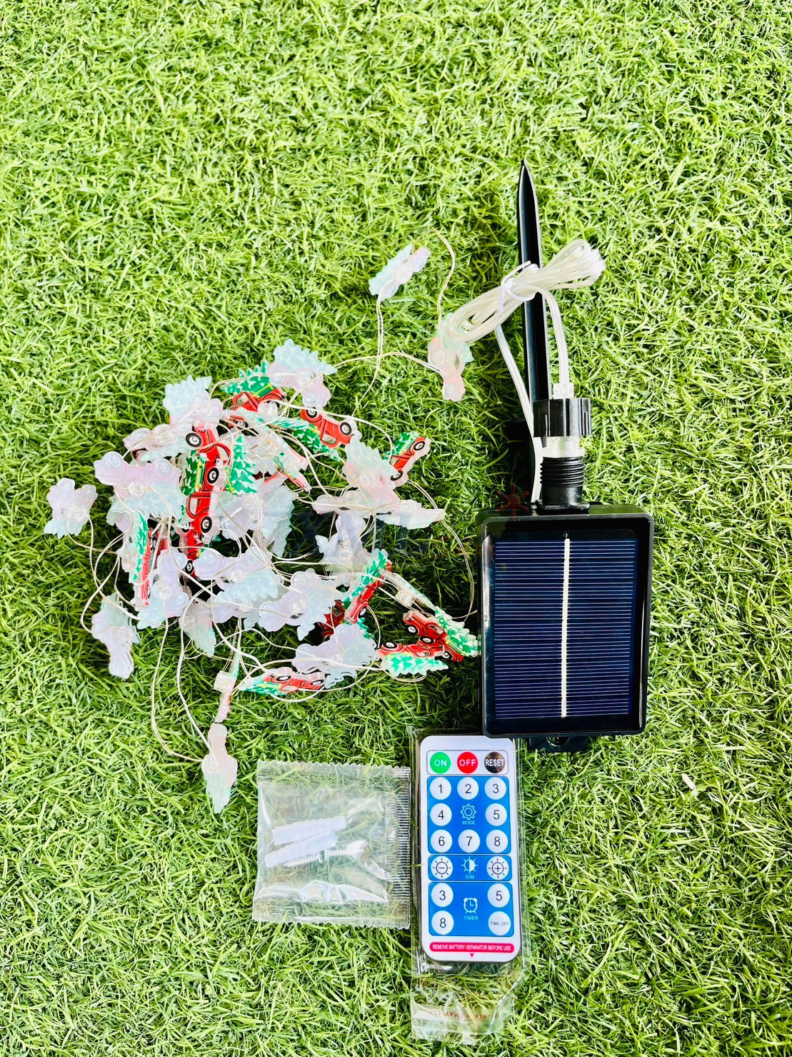 ไฟกระพริบโซล่าเซลล์ 50 LED รุ่นทรงรถคริสต์มาส ยาว 5 เมตร (แสง : เหลืองวอมไวท์)