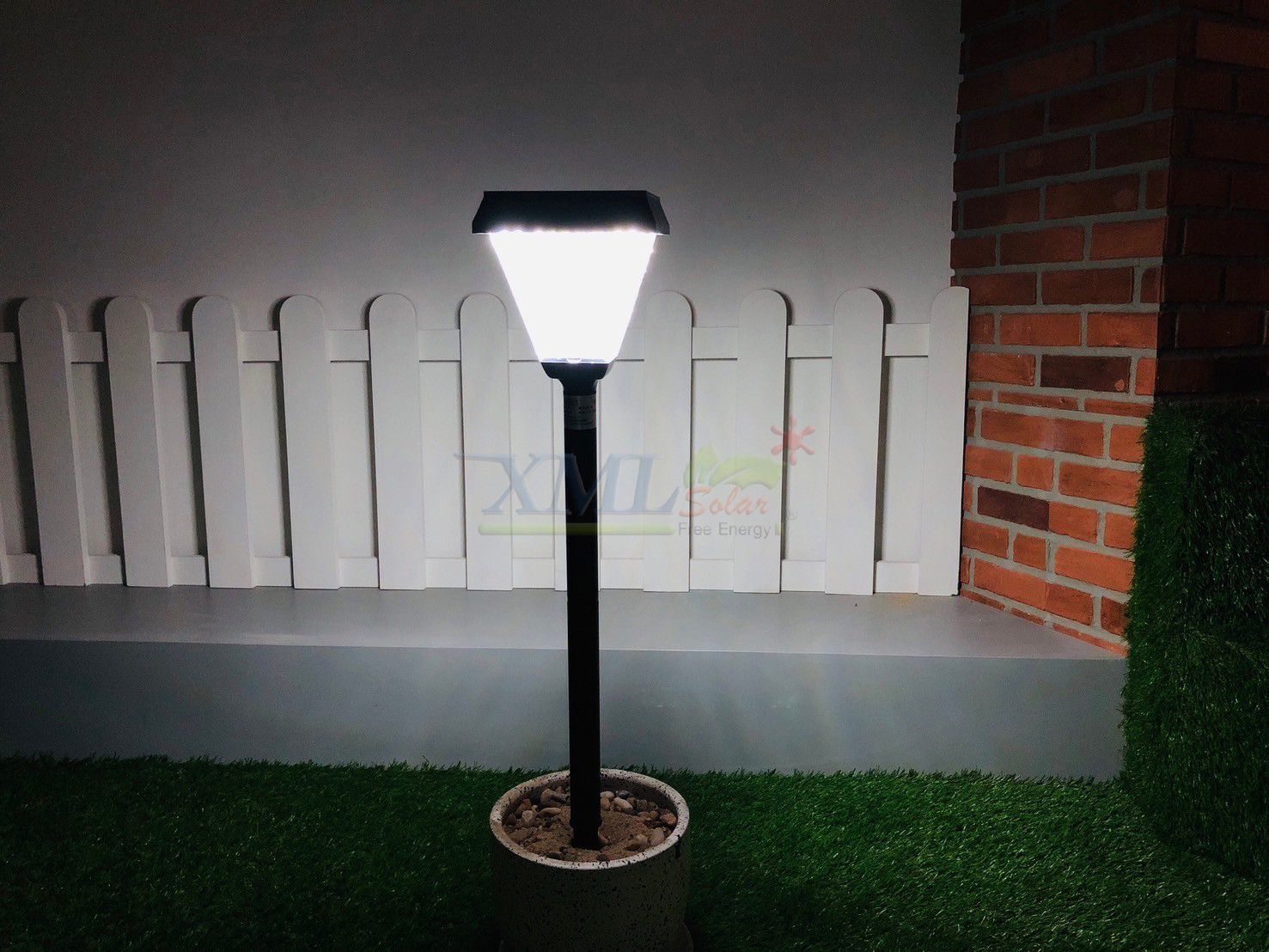 ไฟปักสนามโซล่าเซลล์ รุ่น DC-3661 (เปิดได้ 2 แสง)