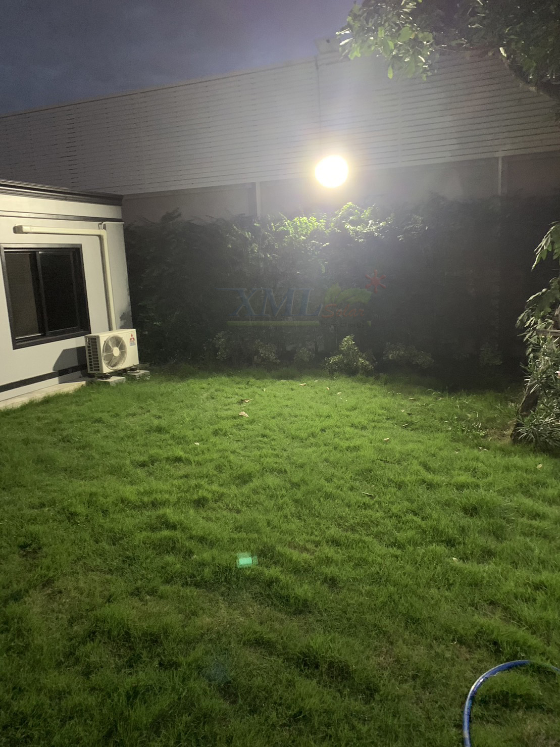 ไฟสปอตไลท์โซล่าเซลล์ 300 Watt กล่องสีน้ำตาล (เปิดได้ 3 แสง)