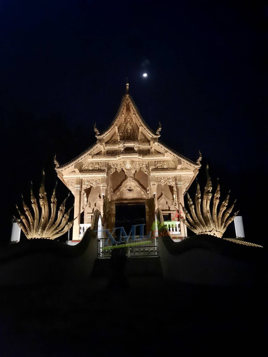 สปอร์ตไลท์โซล่าเซลล์ 300 W. รุ่นใหม่ JD8300L (แสง : เหลืองวอมไวท์) สำเนา