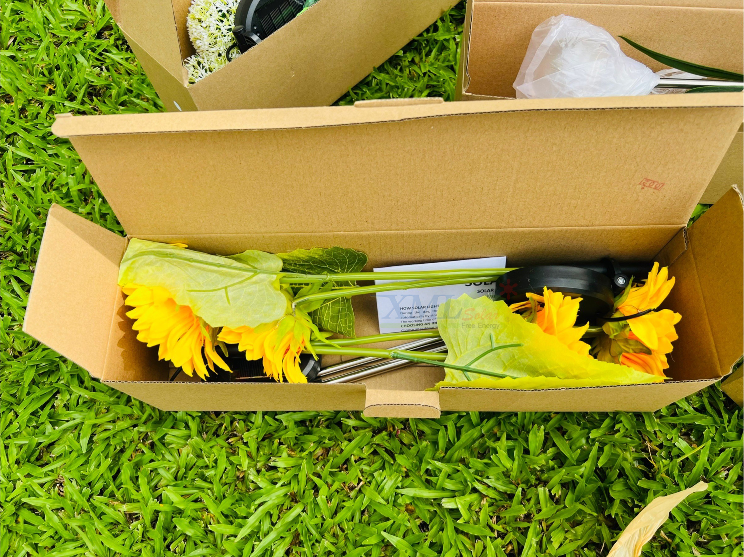 ไฟปักสนามโซล่าเซลล์ ทรงทานตะวัน 2 ดอก (แสง : เหลืองวอมไวท์)(1 แถม 1)