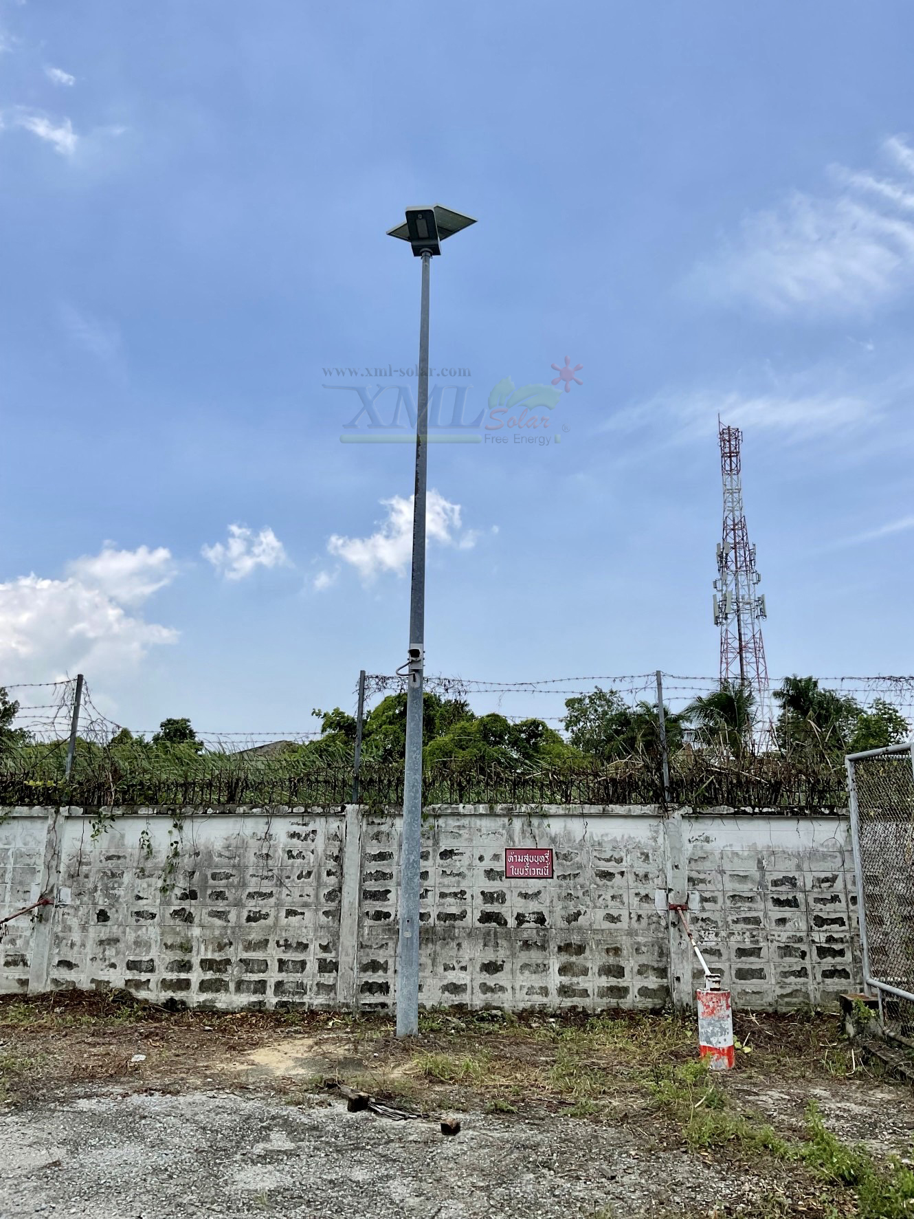 โคมไฟถนนอัจฉริยะ โซล่าเซลล์ 80 Watt (แสง เหลืองวอมไวท์) Monocrystalline
