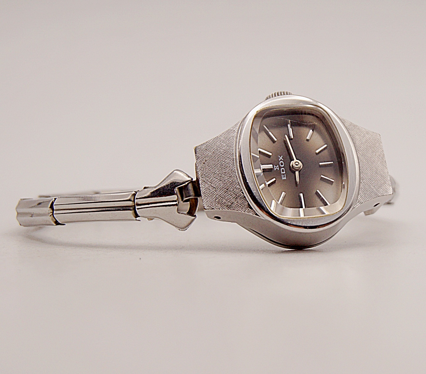 นาฬิกาเก่า EDOX ไขลาน (นาฬิกาผู้หญิง)