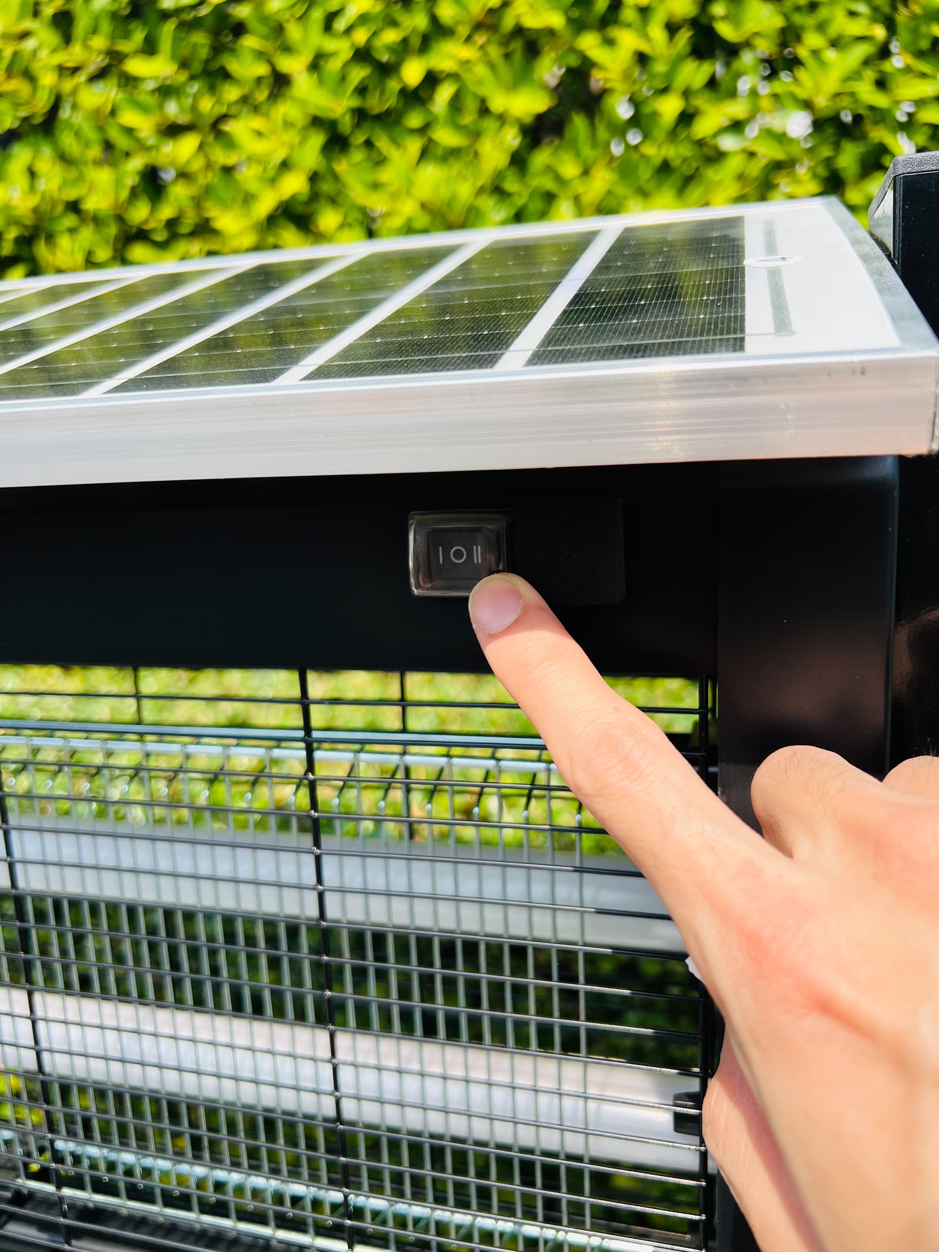 ไฟดักยุงโซล่าเซลล์ แบบตั้งพื้น 20W รุ่น LS-SML-002E