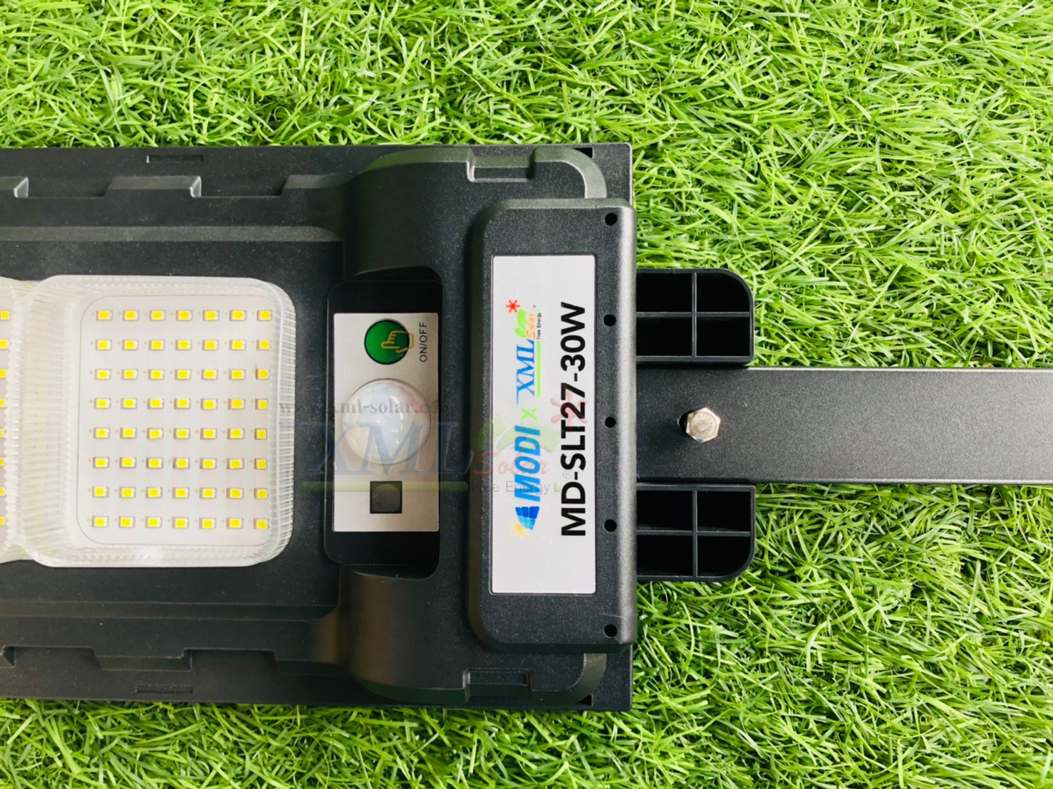 ไฟถนนโซล่าเซลล์ รุ่น MD-SLT27-30W (ขาเหล็ก)(ระบบสว่างค้าง) ของแท้ แบรนด์ MODI XMLSOLAR