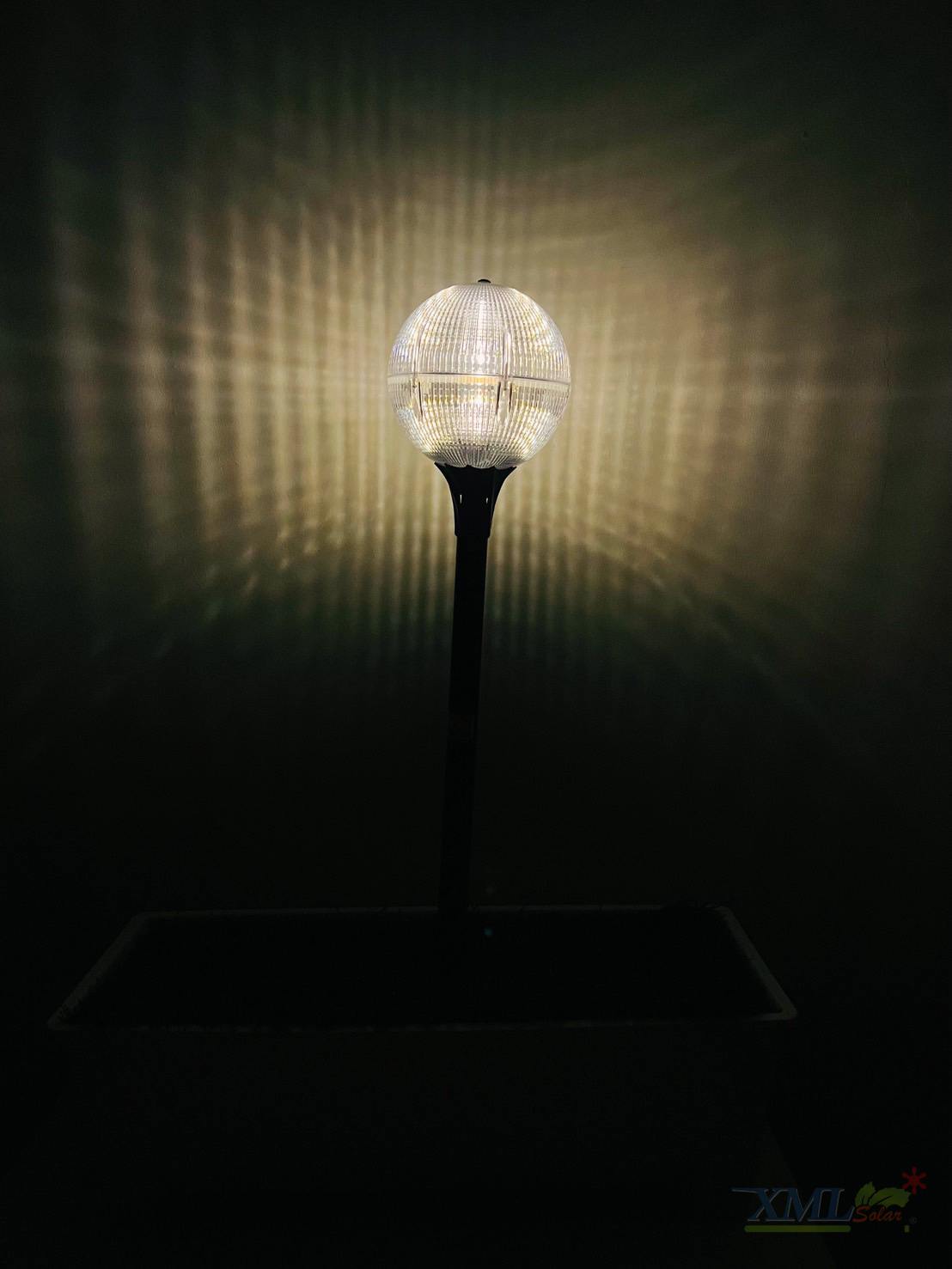 ไฟปักสนามสนามโซล่าเซลล์ ทรงกลมใส 15 lm ( แสง : เหลืองวอมไวท์)
