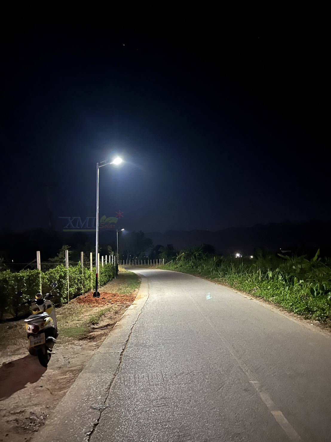 โคมไฟถนนโซล่าเซลล์ 600W รุ่น MD-SLT30-600W (แสง : ขาว)