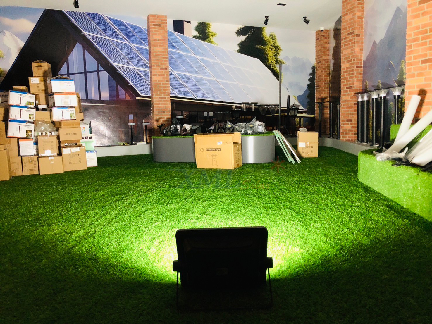 ไฟสปอตไลท์โซล่าเซลล์ 300 W รุ่น MD-PT11 (เเสง : ขาว)