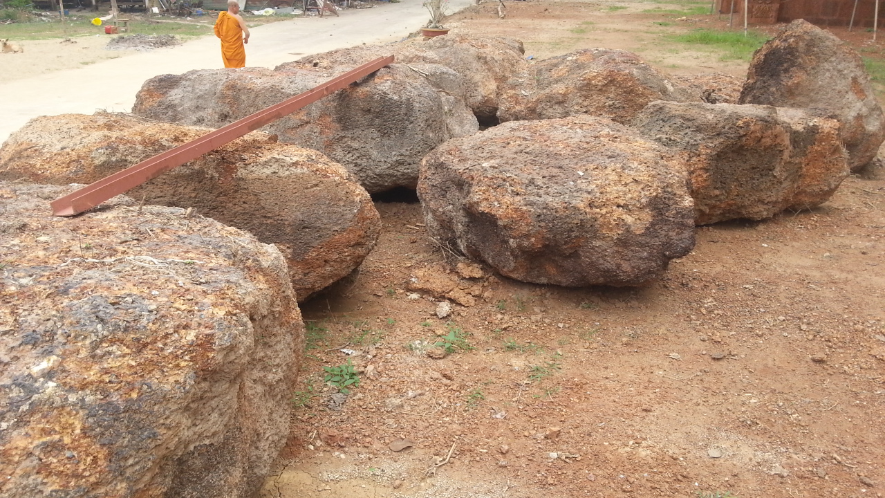 หินศิลาแลงกลม ขนาดเส้นผ่านศูนย์กลาง30เซนติเมตร