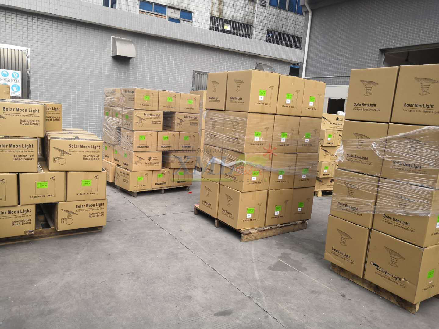 โคมไฟหัวเสาโซล่าเซลล์ รุ่น solar bee (550 lm.) (แสง: ขาว)