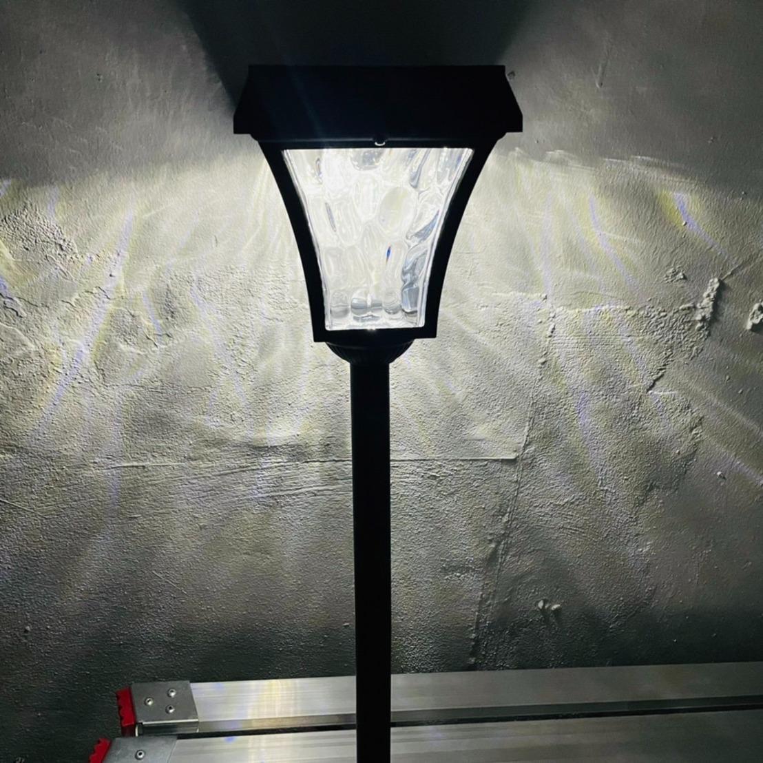 โคมไฟปักสนามโซล่าเซลล์ รุ่นใหม่ ระบบสัมผัส (เเสง : ขาว)