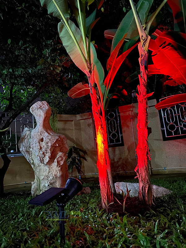 สปอร์ตไลท์ปักสนามโซล่าเซลล์ 7 LED(super bright) (เเสง : แดง)