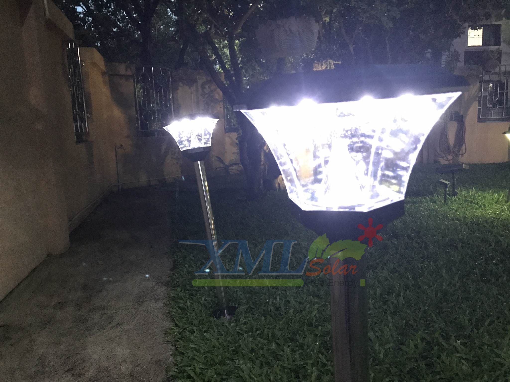 ไฟปักสนามโซล่าเซลล์ 8 Super SMD LED (แบบเหลี่ยม) สูง 80 ซม. (เเสง : ขาว)