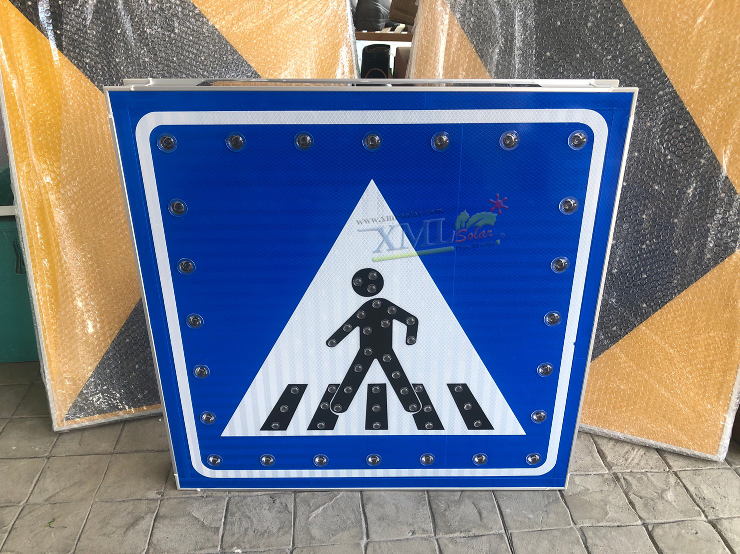 ป้ายไฟเตือนโซล่าเซลล์ คนข้ามถนน ใหม่