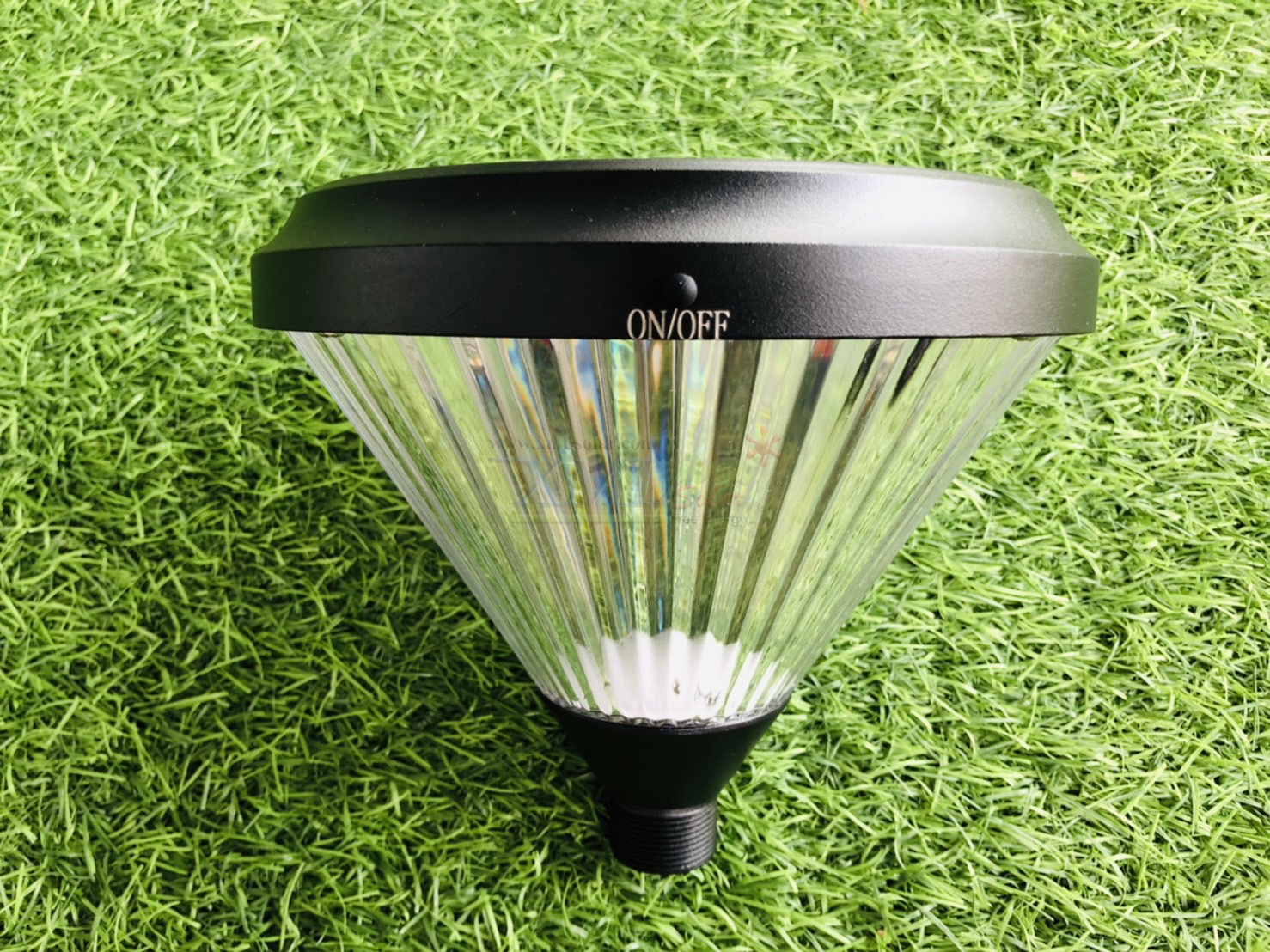 โคมไฟปักสนามโซล่าเซลล์ ทรงกรวย (แสง : เหลืองวอมไวท์)