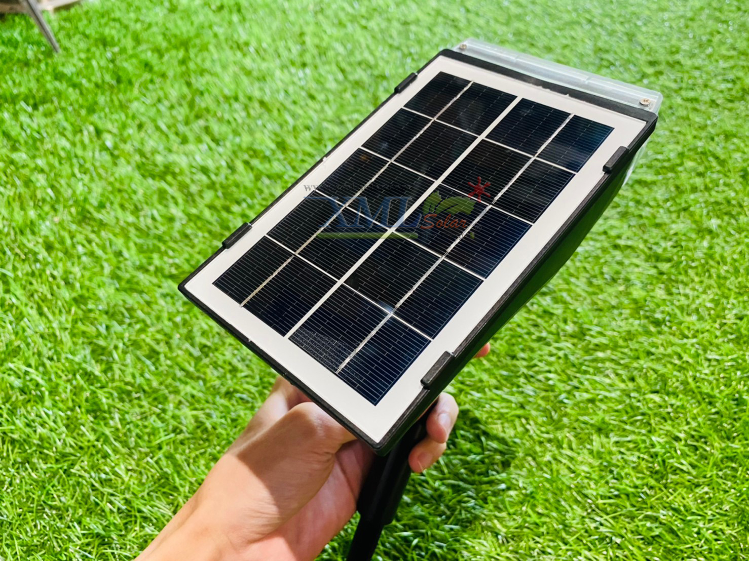 สปอร์ตไลท์ปักสนามโซล่าเซลล์ รุ่น SSL-001