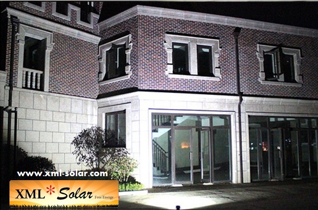 ไฟสปอตไลท์โซล่าเซลล์ รุ่น 30 Watt (เเสง : ขาว)