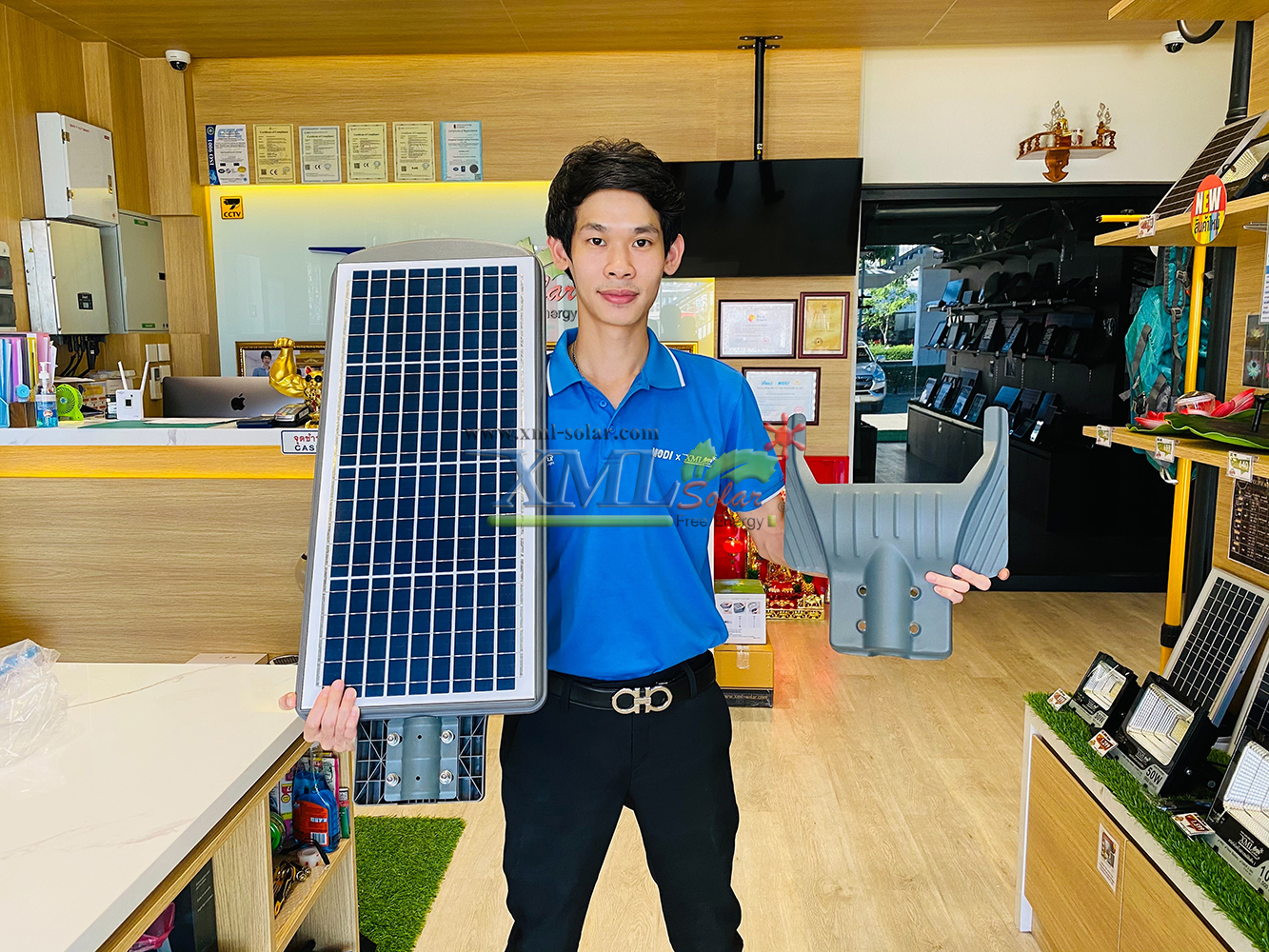 โคมไฟถนนโซล่าเซลล์ Modi x XML รุ่น MD-SLT17-400W (แสง : ขาว)(Motion sensor + สว่างค้าง)