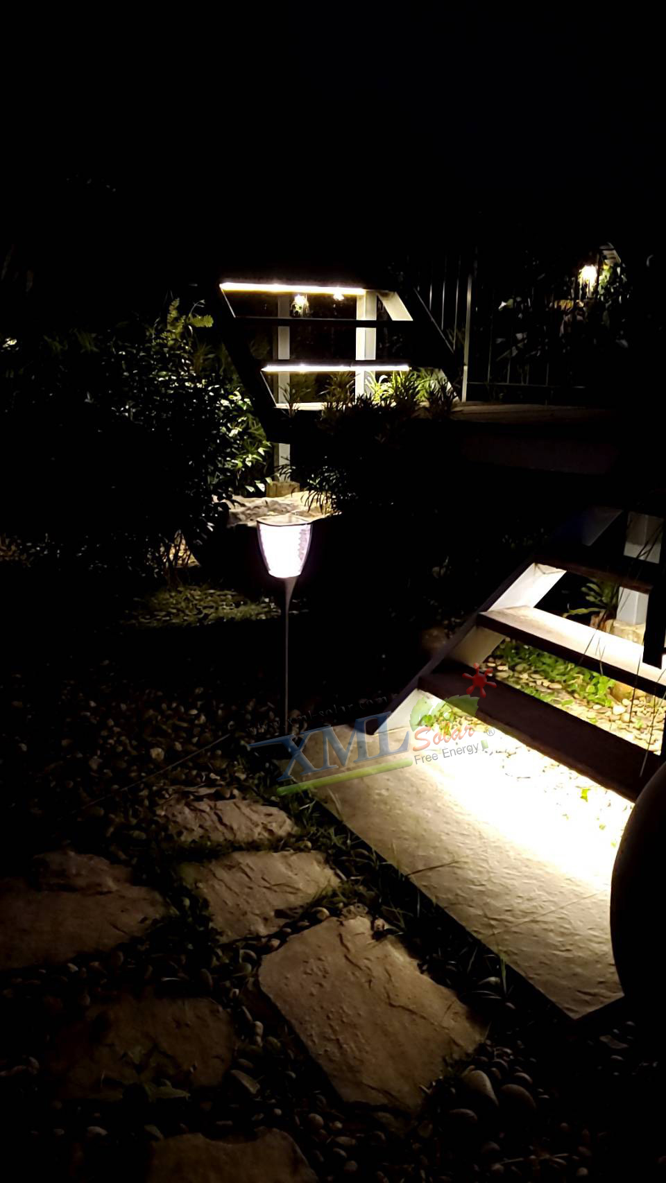 ไฟตั้งพื้นสนามโซล่าเซลล์ ทรงถ้วย (เเสง : เหลืองวอมไวท์)(1 แถม 1)